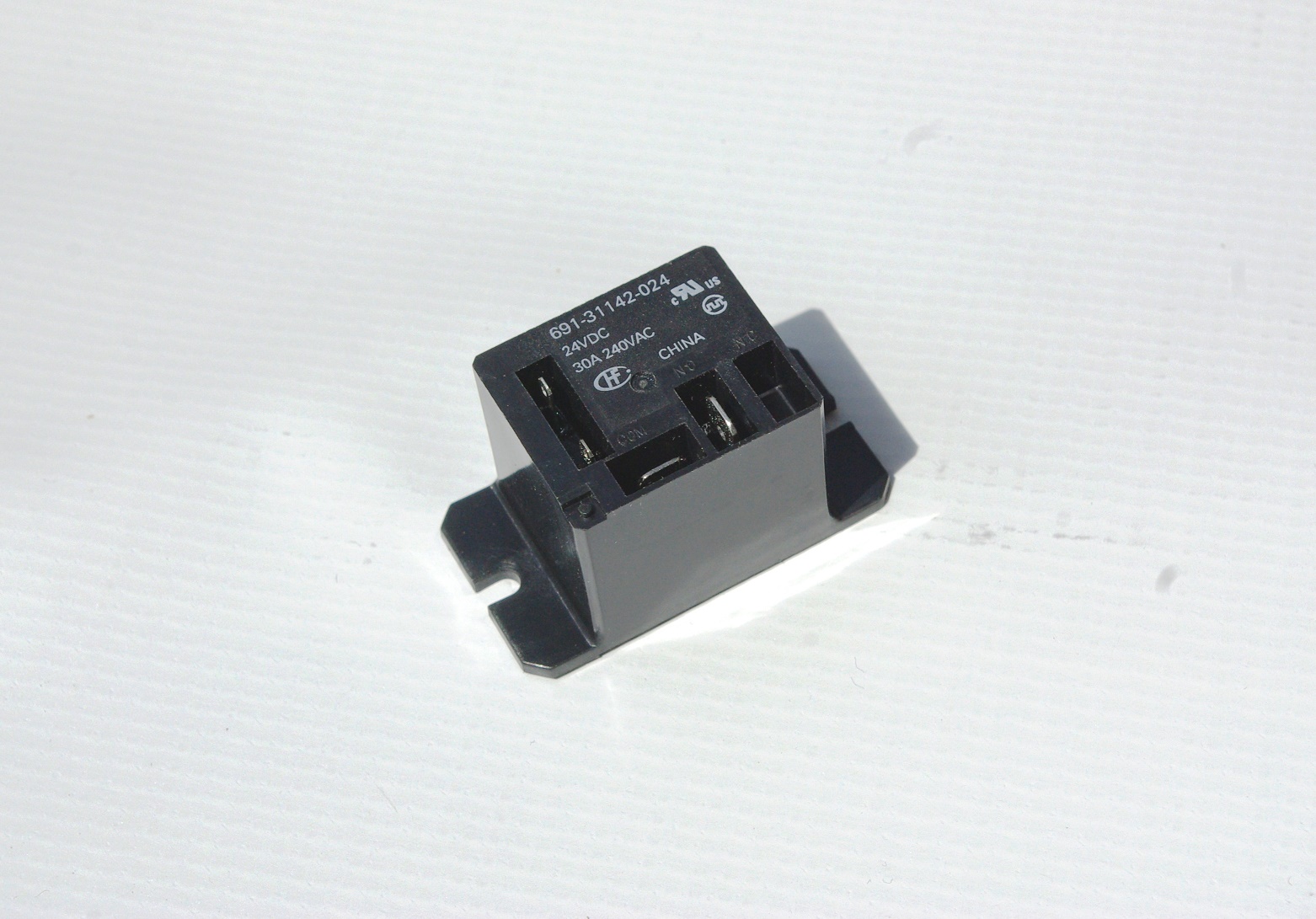 

Przekaźnik 691 30A cewka 24VDC konektory