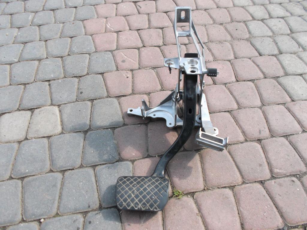Audi A6 C5 педаль тормоза 8D1721117D