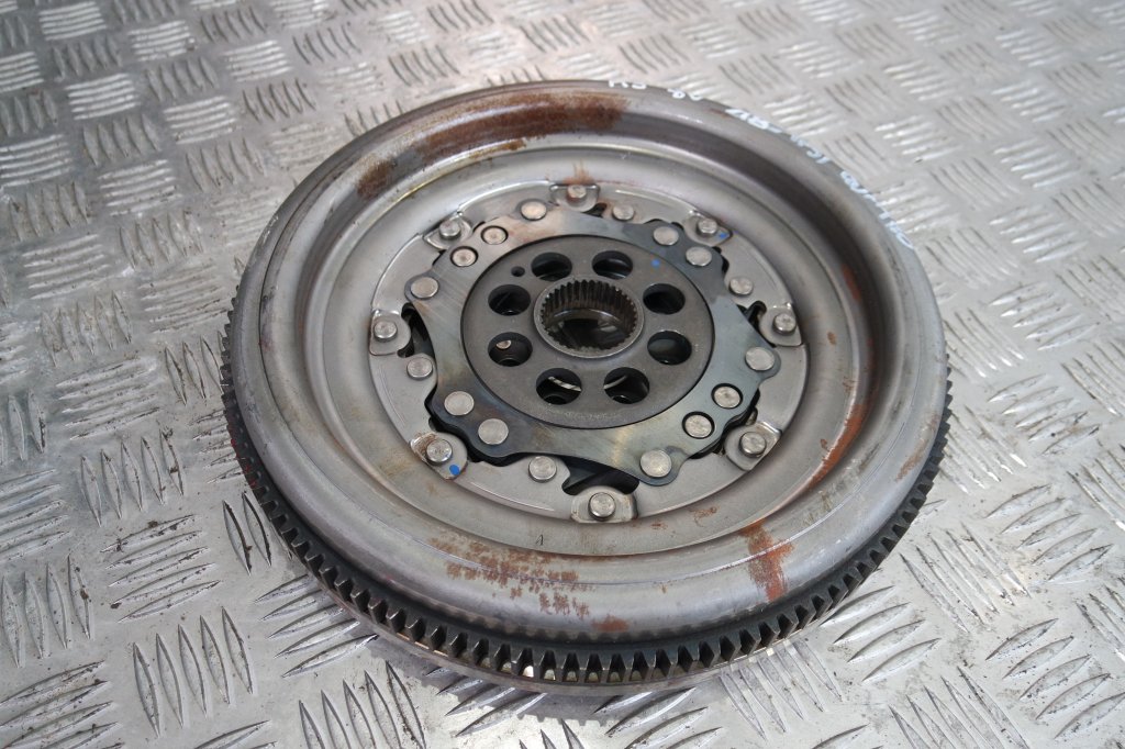 МУФТА КОЛО ДВОМАСОВИЙ DSG A3 TFSI6j105266q