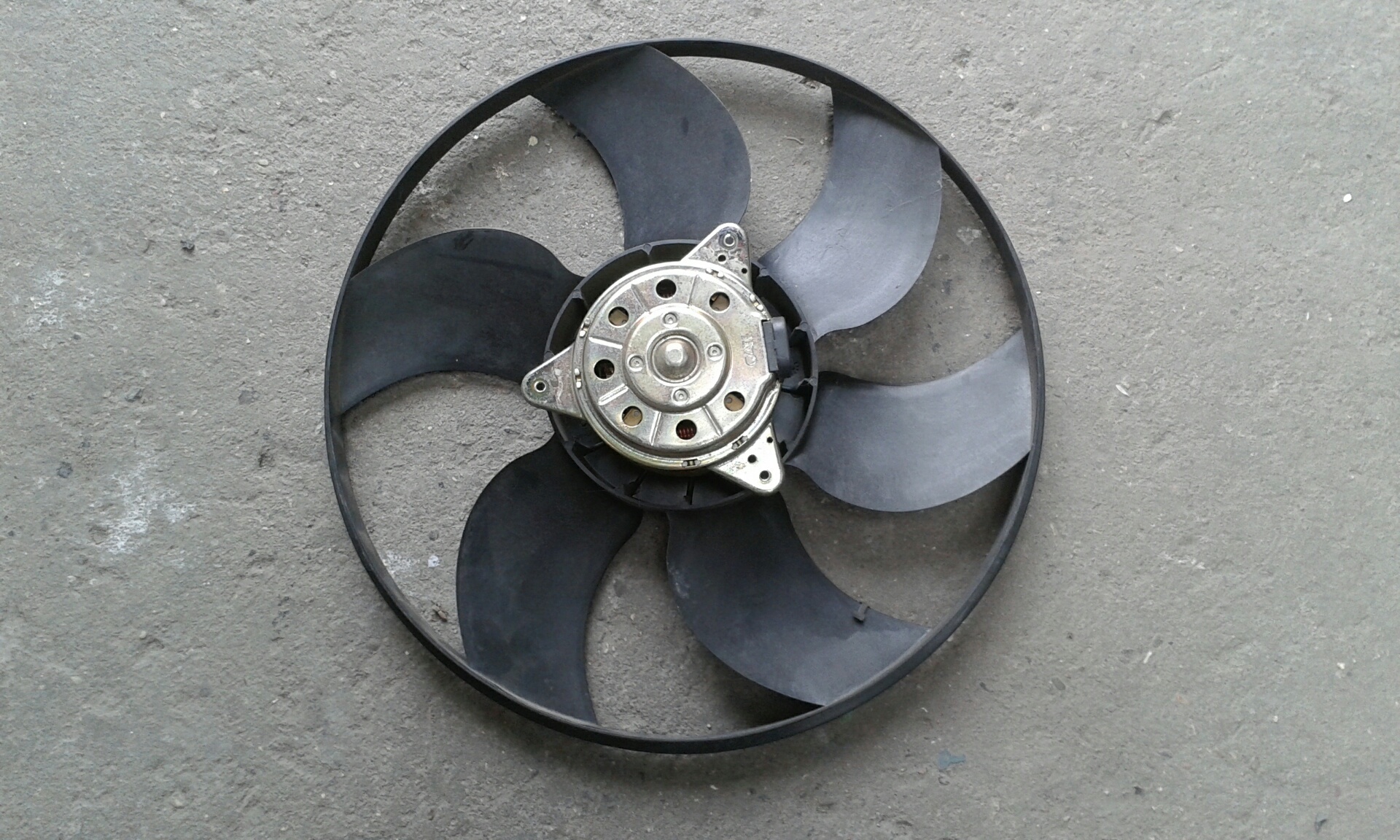 Мотор охлаждения рено. Мотор охлаждения рено. Вентилятор охлаждения рено логан 2. Вентилятор радиатора рено логан 1. Меган 2 вентилятор охлаждения.