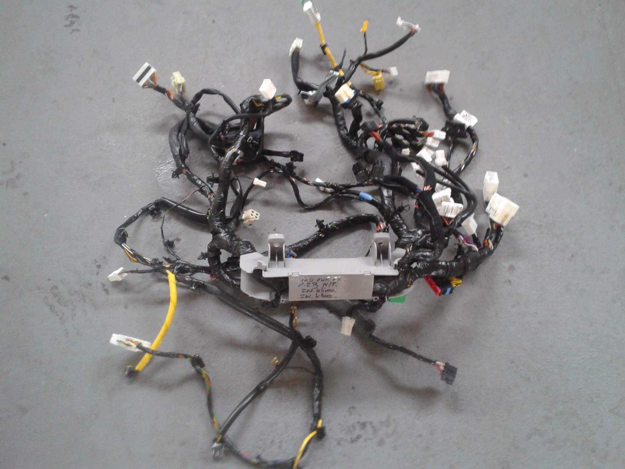 HYUNDAI i20 LIFT 1.2 B жгут проводов установка консоли