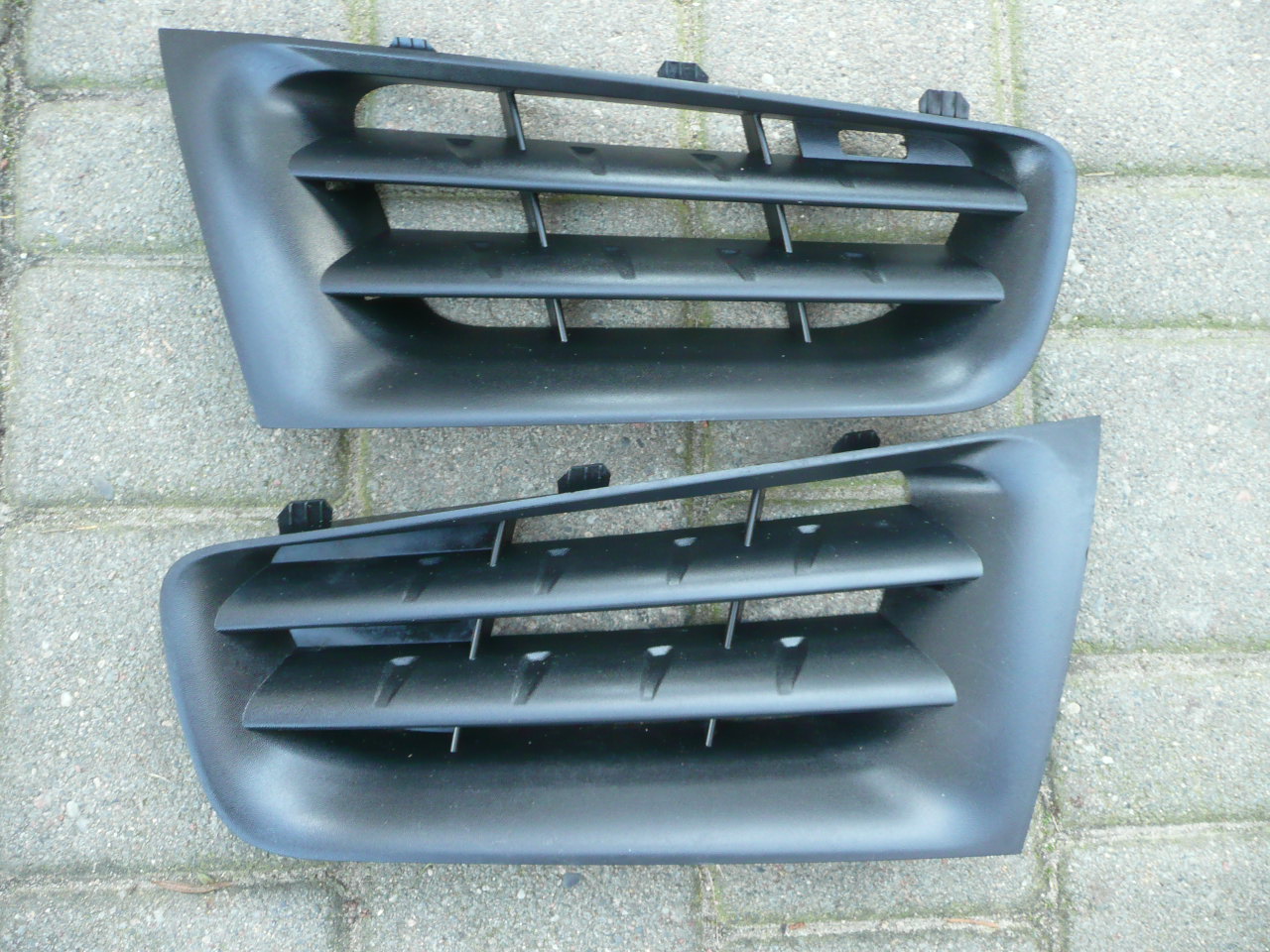 Решетка радиатора на рено меган 2 2008 года к-т артикул. Решетка рено меган 3. Решетка радиатора меган 2. Решетка радиатора рено меган 3. Решетка радиатора рено меган.