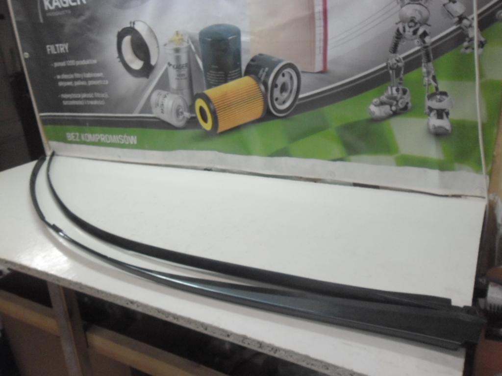 LISTWA DACHOWA PRAWA LEWA MERCEDES W219 CLS ORYG Color blue