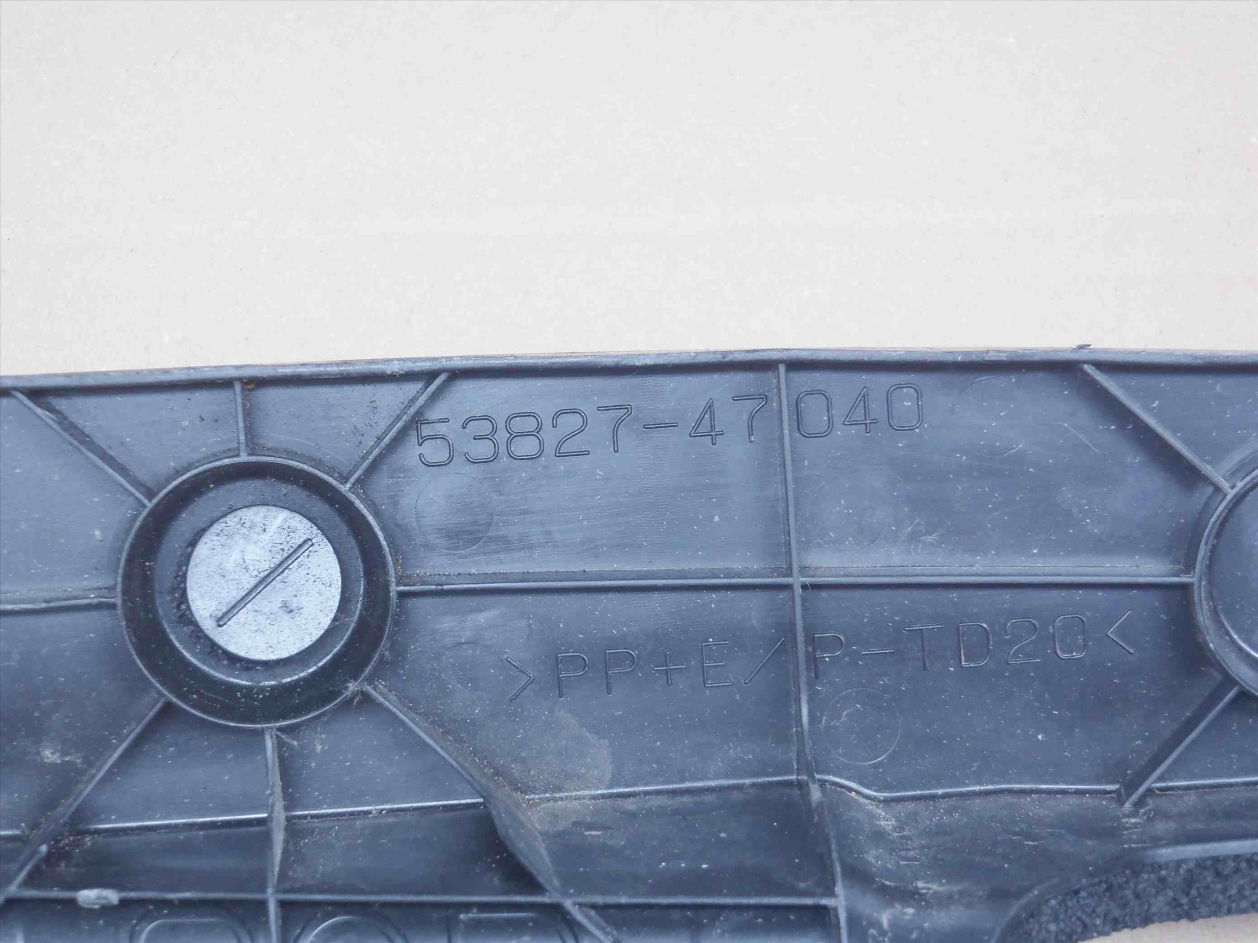 PRIUS PLUS 12 14 WYGLUSZENIE OSLONA NADKOL BLOTNIK Car type Passenger cars