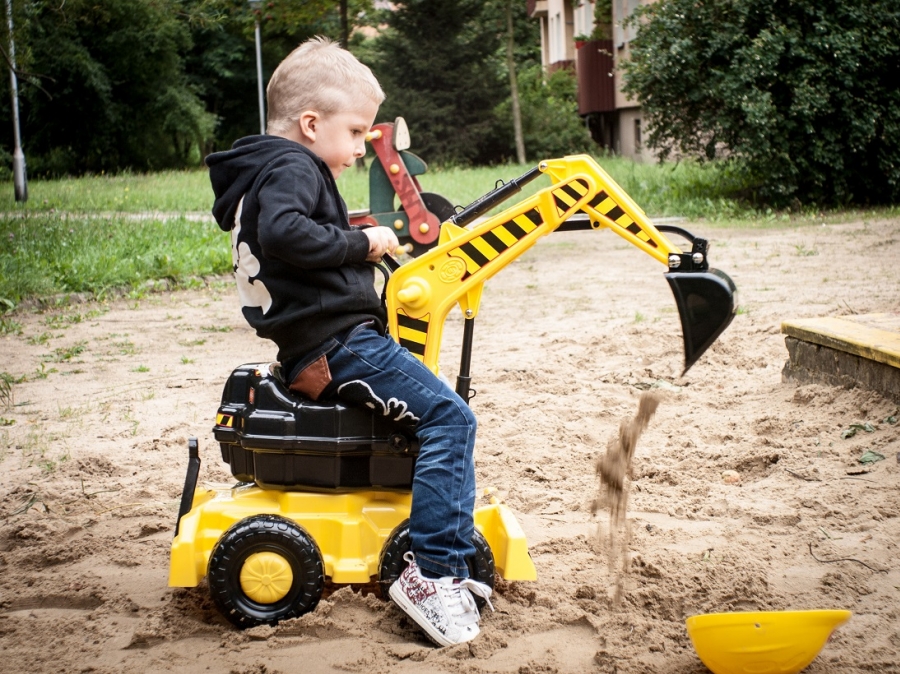 MEGA ZESTAW: KOPARKI +RUCH. ŁYCHA +KASK +PRZYCZEPA Model koparka z przyczepką