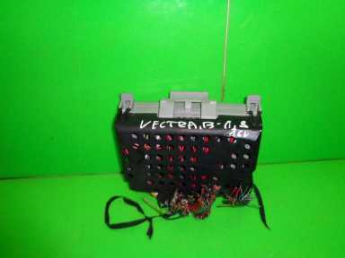 SKRZYNKA PUSZKA BEZPIECZNIKÓW OPEL VECTRA B 1.8 Producent części Inny