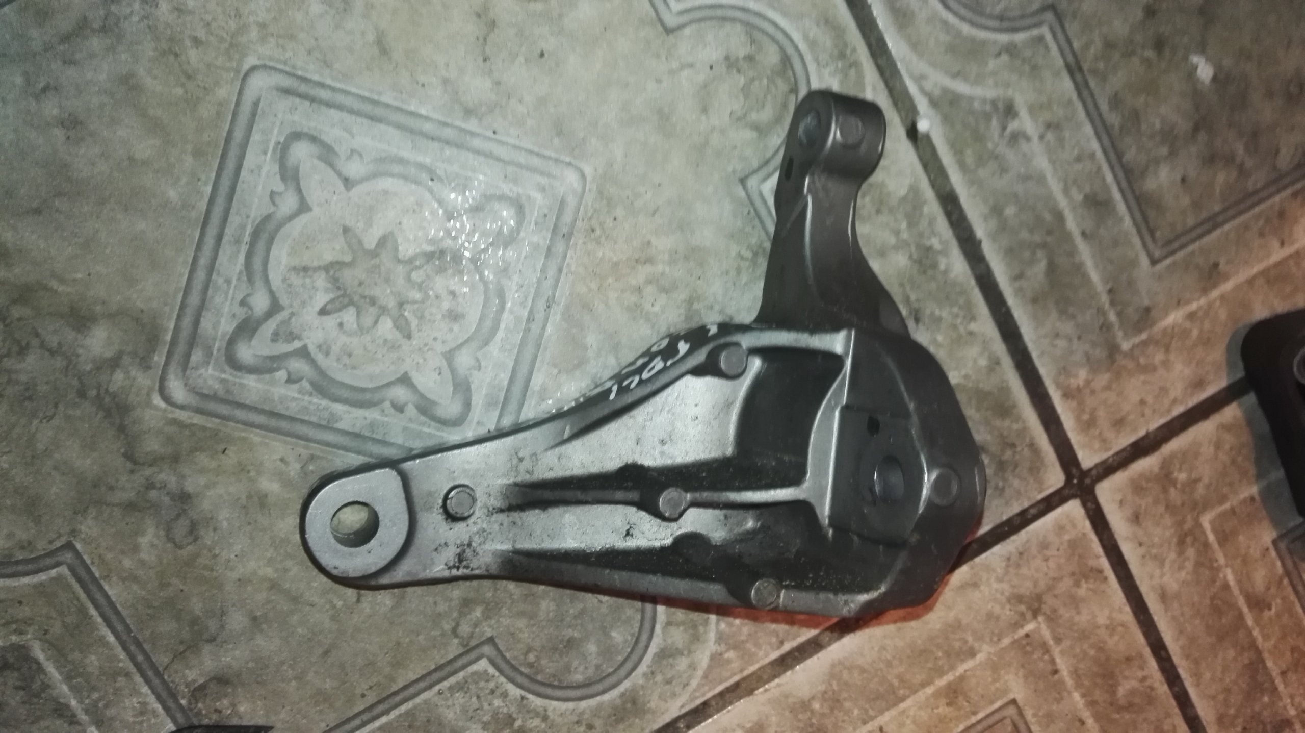 3M51-7M125-AE - FORD CONNECT 14R 1.6 TDCI ЛАПА КОРОБКИ 3M51-7M125