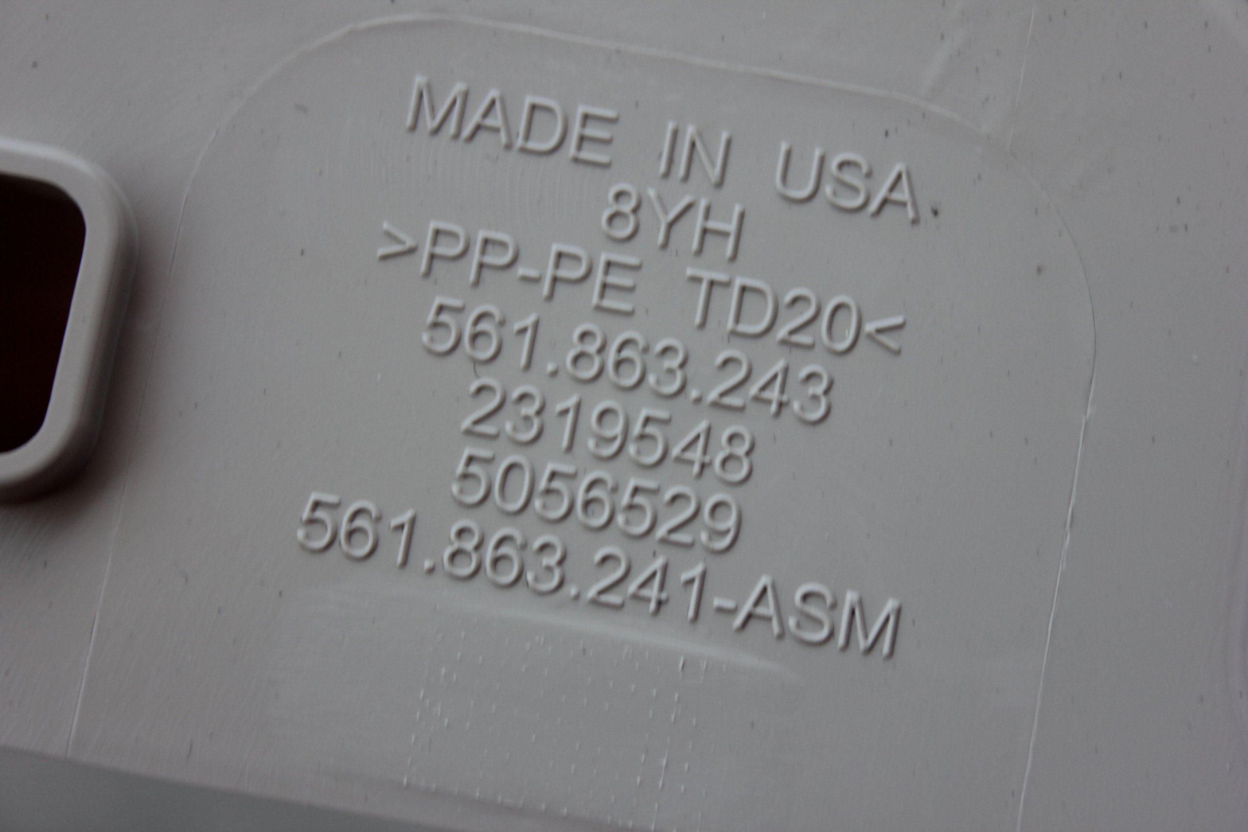 Центральный тоннель VW PAASSAT B7 561863243