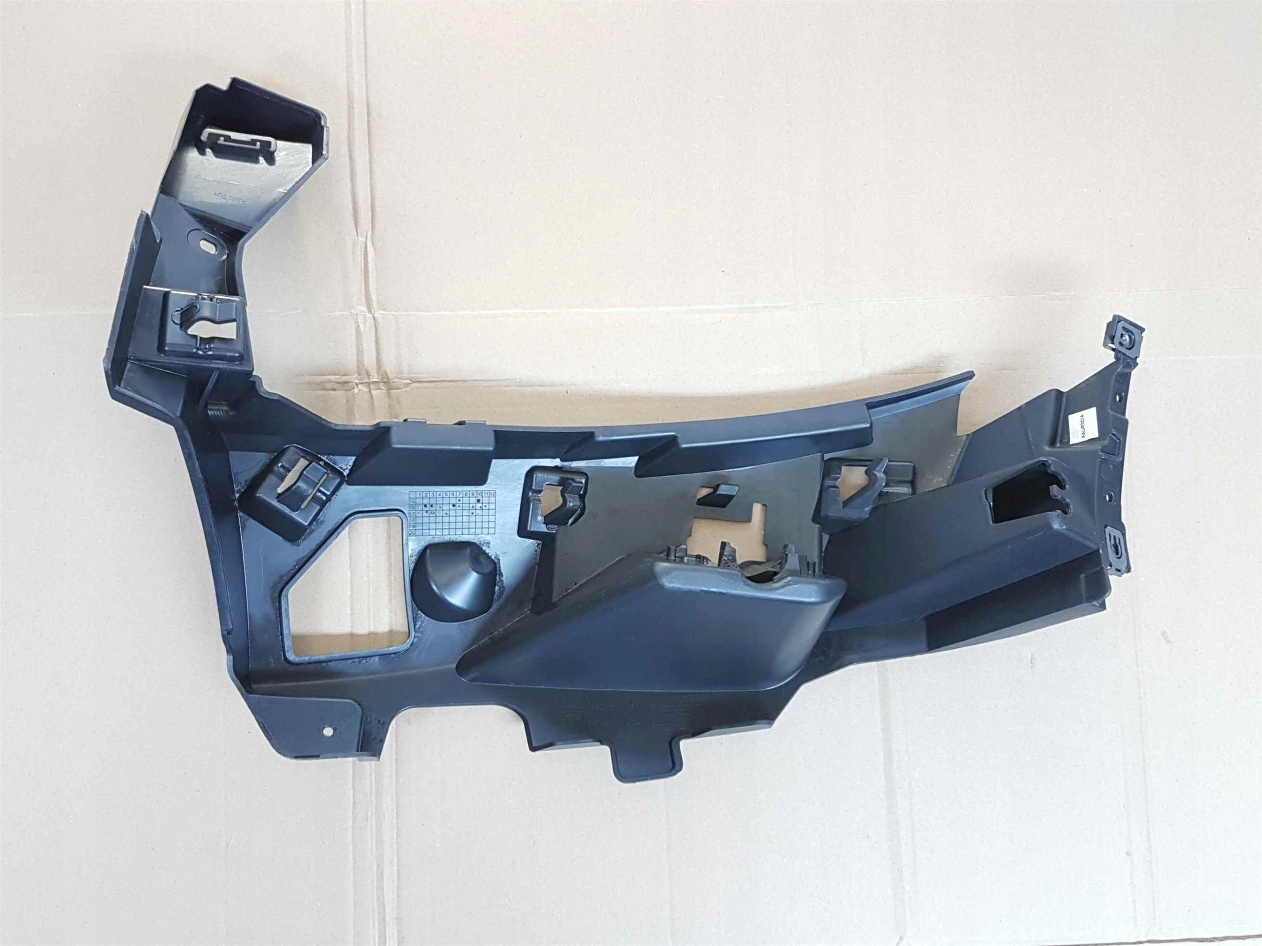 PROACE 16 22 UCHWYT WSPORNIK LAMPA PRZOD PRAWY Installation side Front