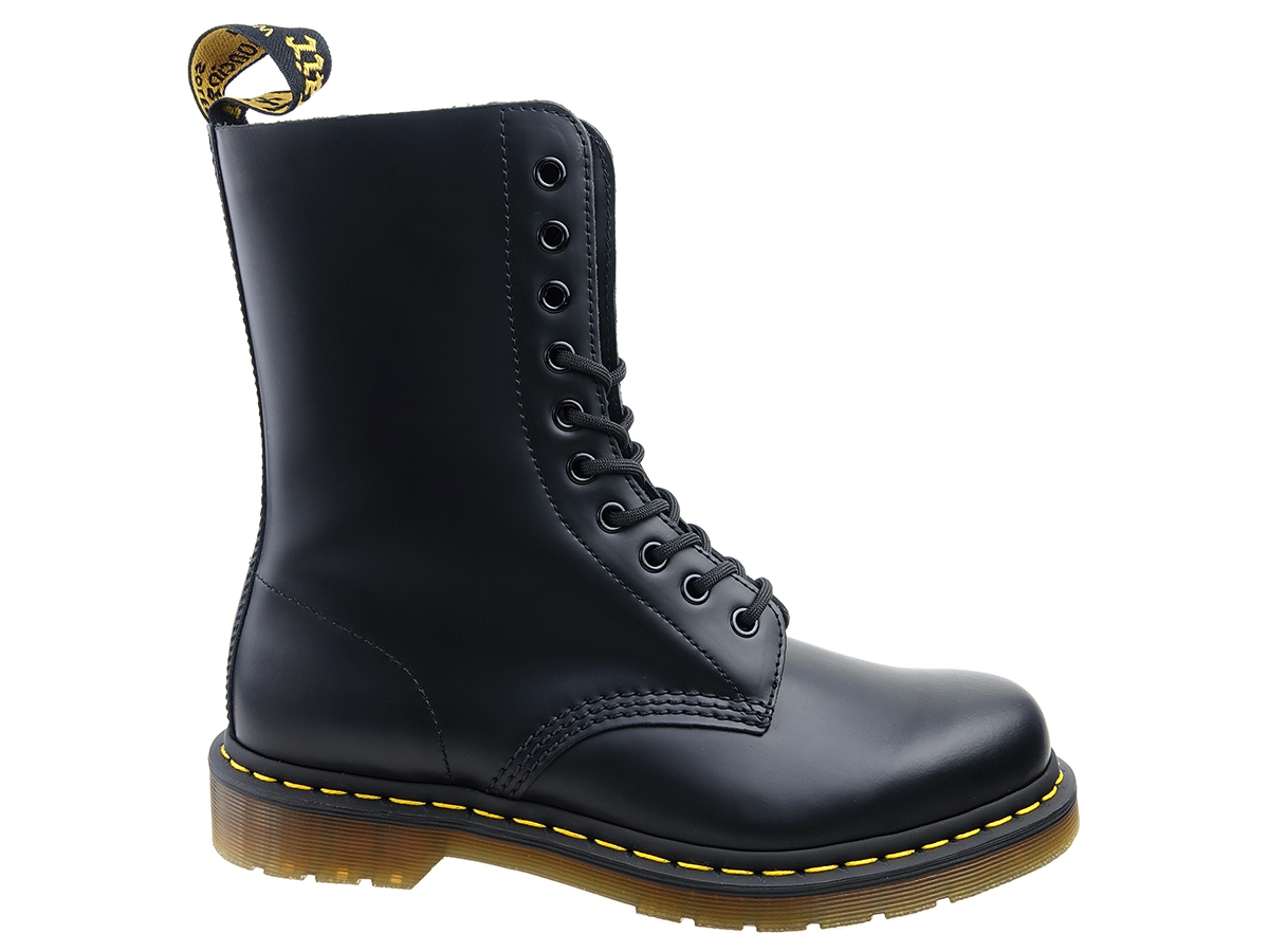 Берцы др мартинс. Dr Martens 1490. Dr Martens 1490 Black smooth мужские. Dr Martens 1490 Black smooth женские. Доктор Мартинс 1460 и 1490.