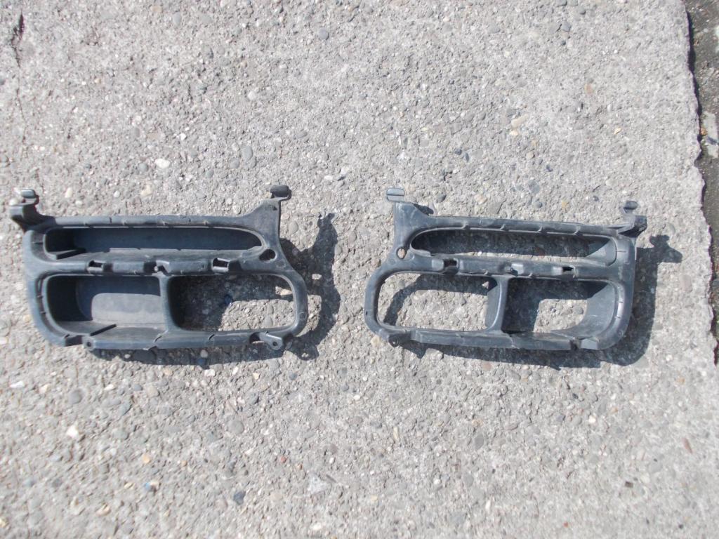 Toyota Avensis II решетка галогеу