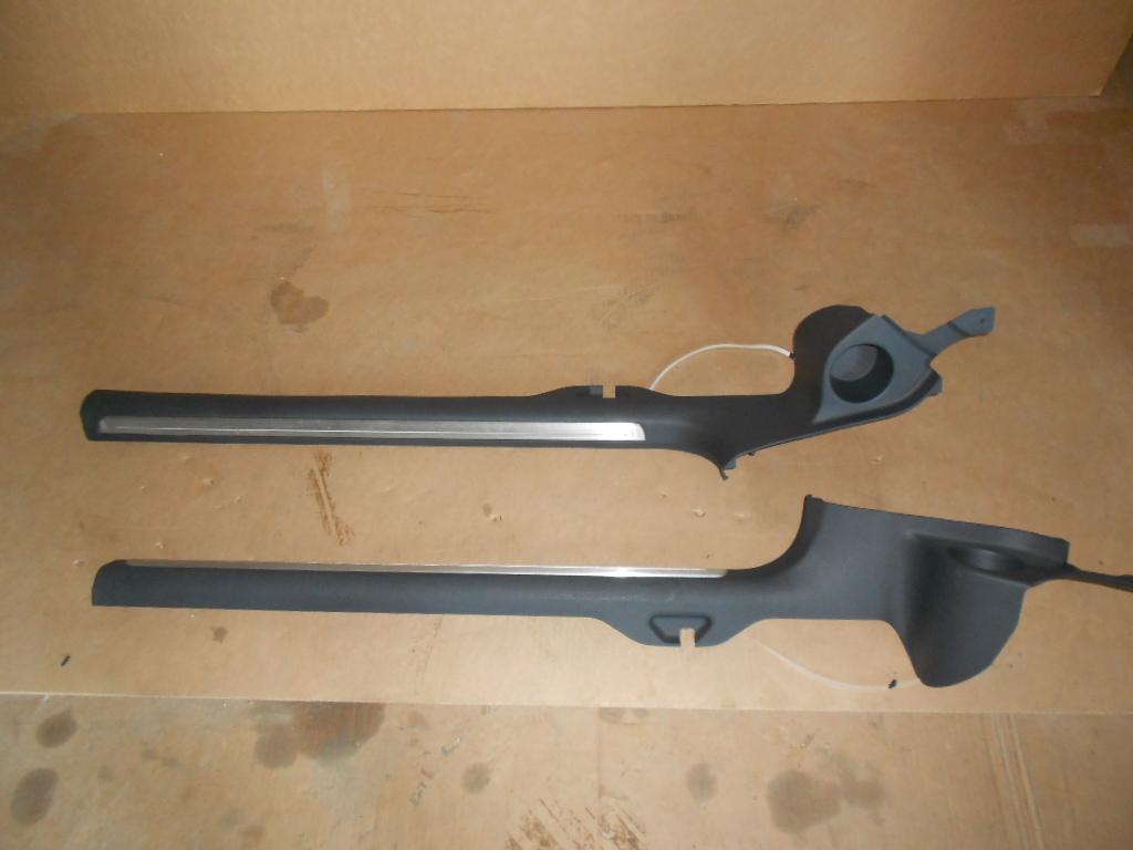 VW GOLF 7 VII НАКЛАДКИ НА ПОРОГИ З ПІДСВІЧУВАННЯМ