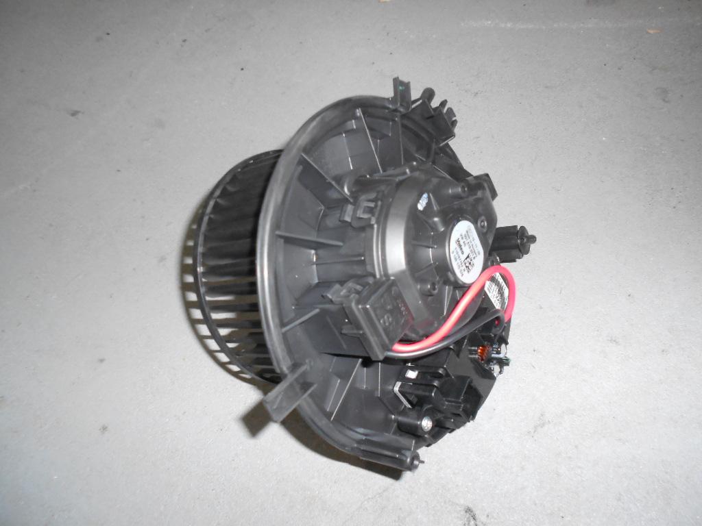 VW GOLF 7 VII ВЕНТИЛЯТОР 5Q1819021E