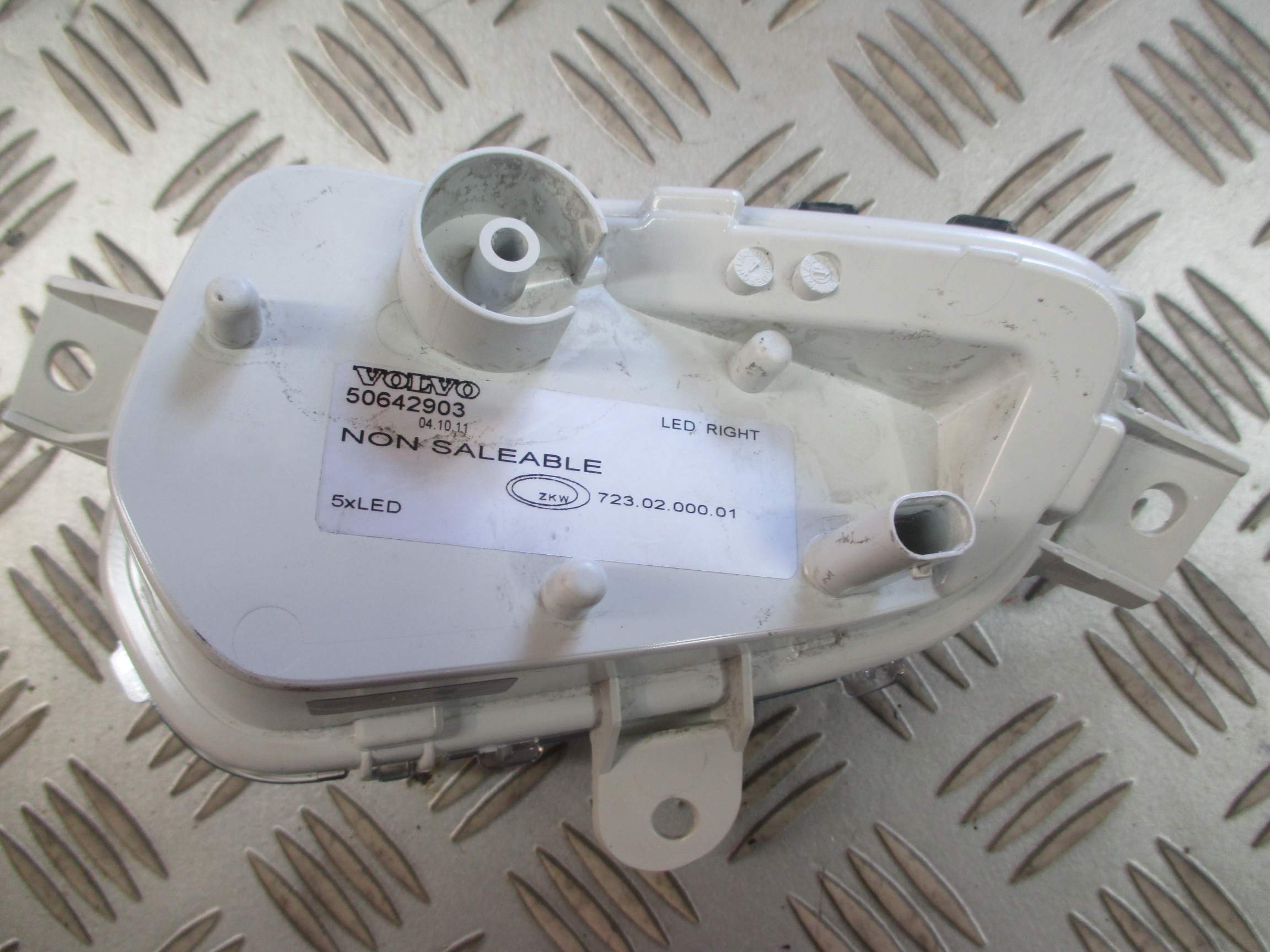 daytime running lights left VOLVO V40 CROSS