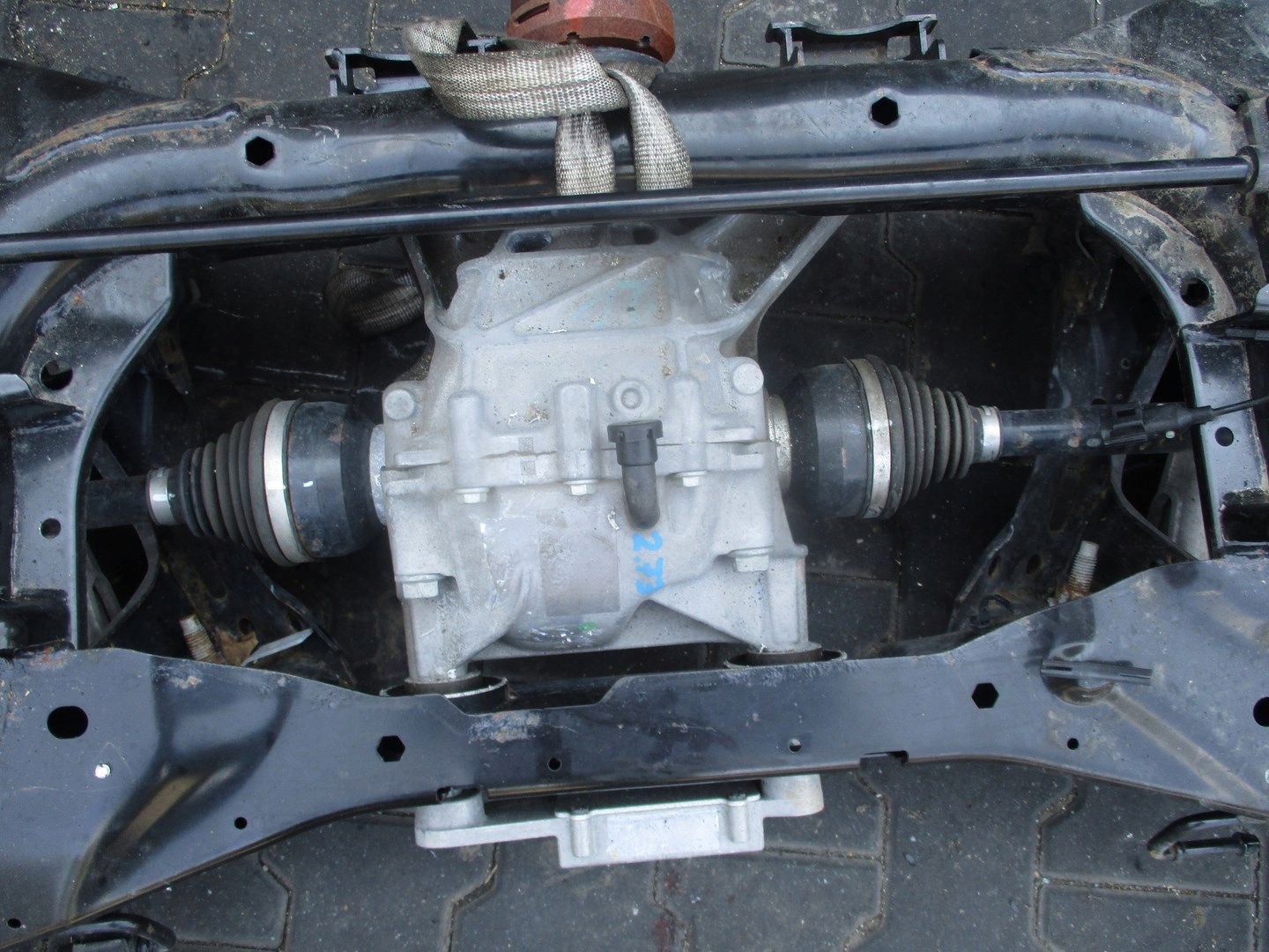 Zawieszenie tylne Jaguar XE 2,0D 16R Producent części Jaguar OE