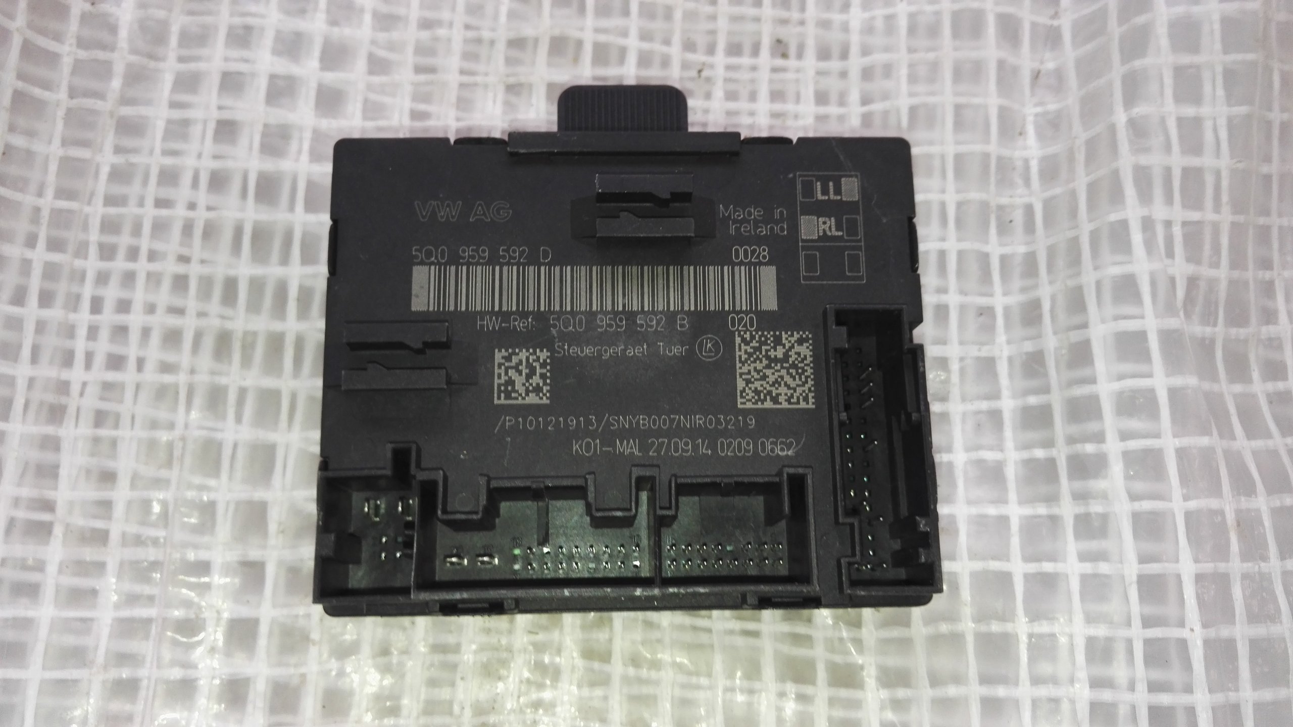 VW TIGUAN 2 5NA 16 R ДВЕРНОЙ МОДУЛЬ 5Q0959595B