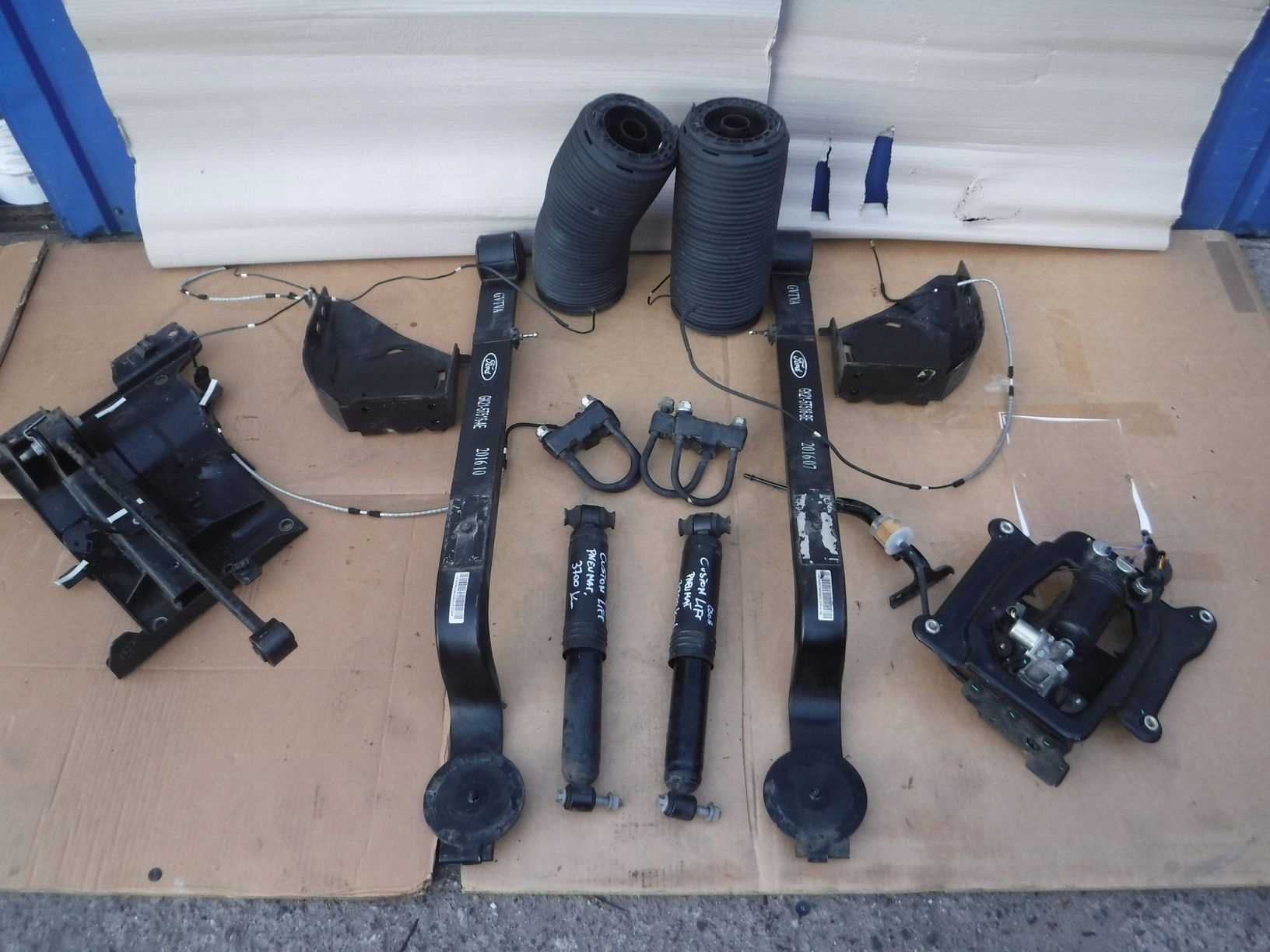 FORD CUSTOM LIFT СИЛЬФОНИ ПОДУШКИ ЗАДНЯ ПІДВІСКА