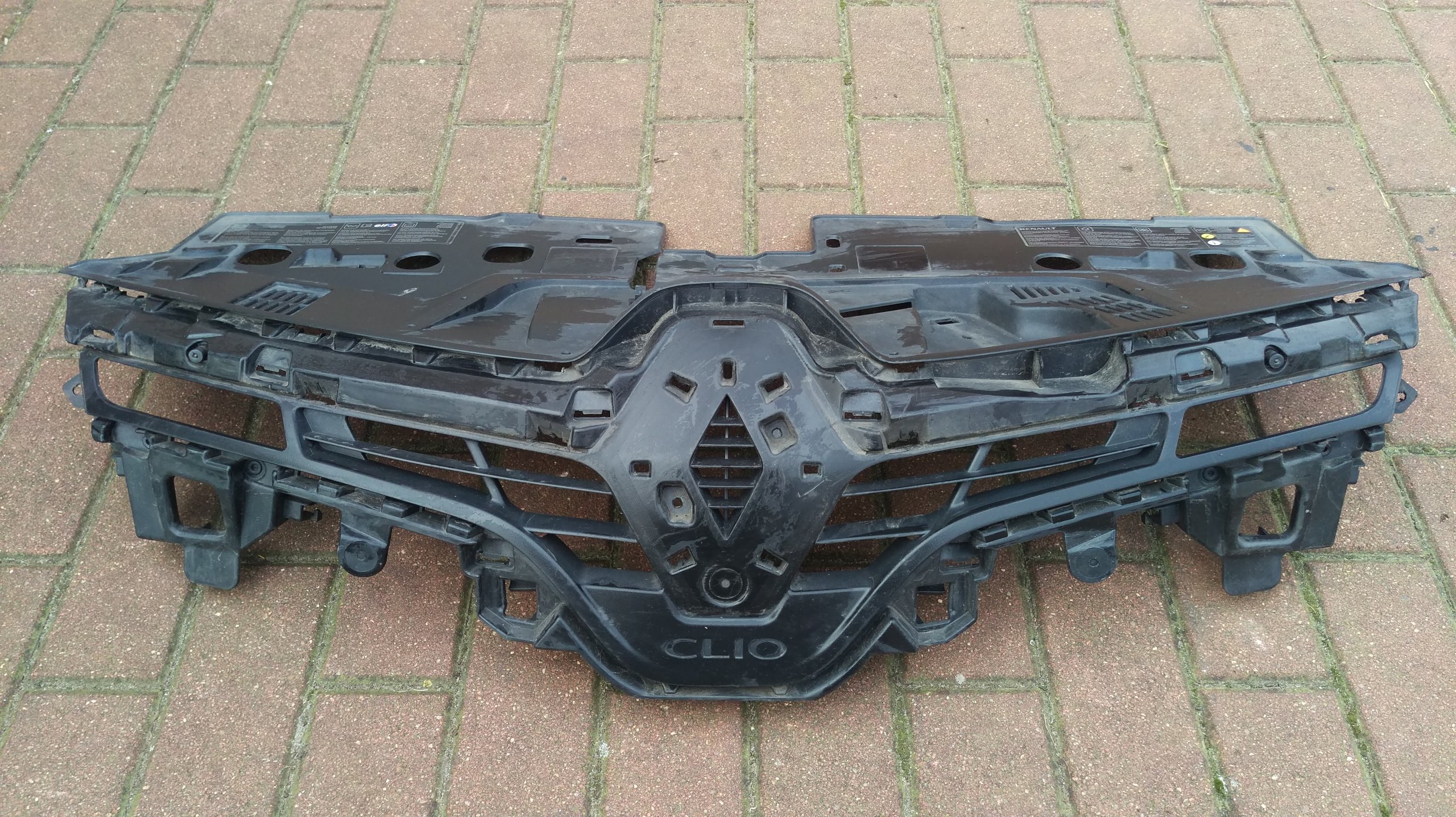 решетка радиатора renault CLIO IV 4