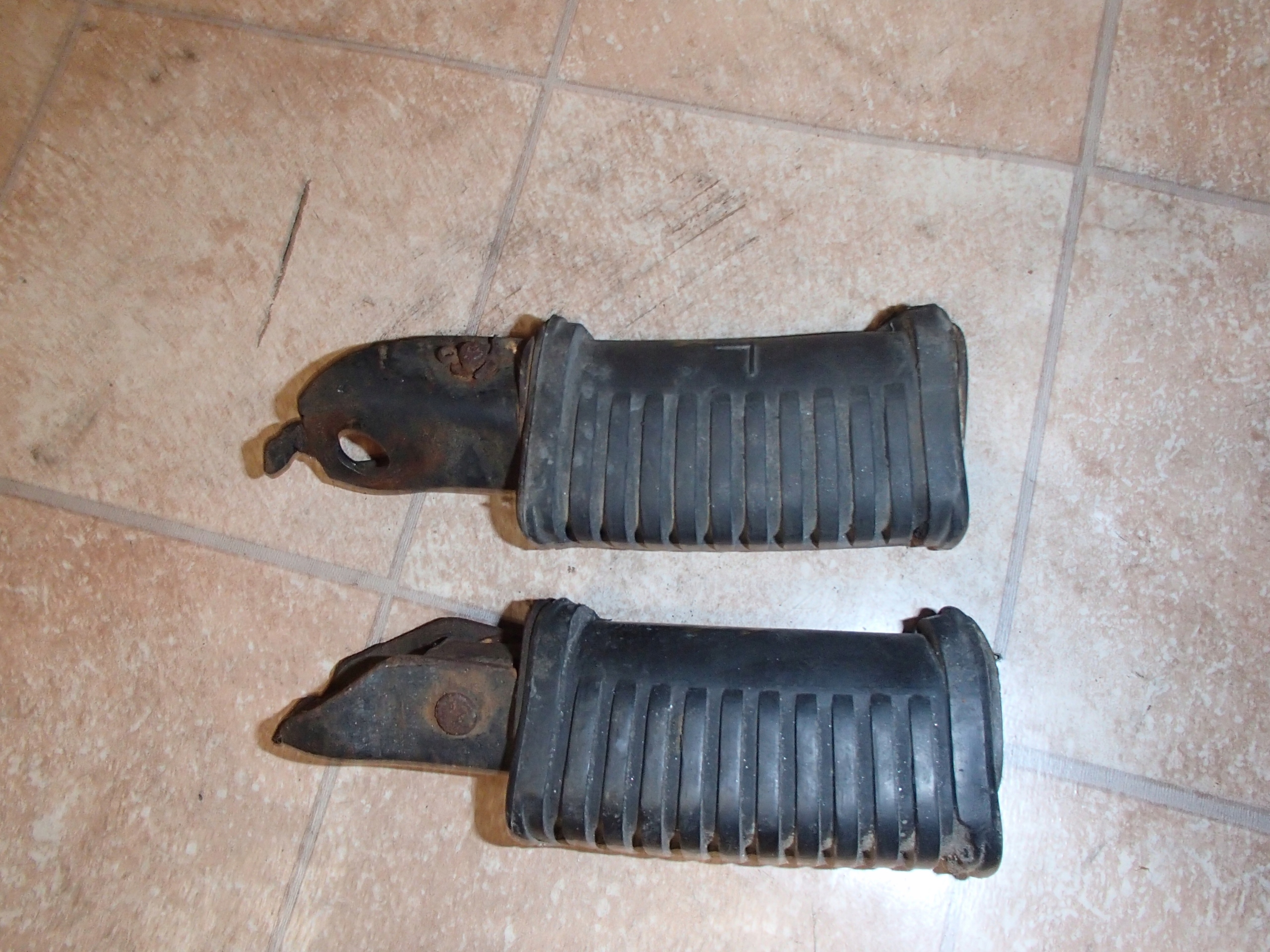 Podnóżek nóżka stopka tylna tył Yamaha XS750 pasaż Producent Yamaha OE