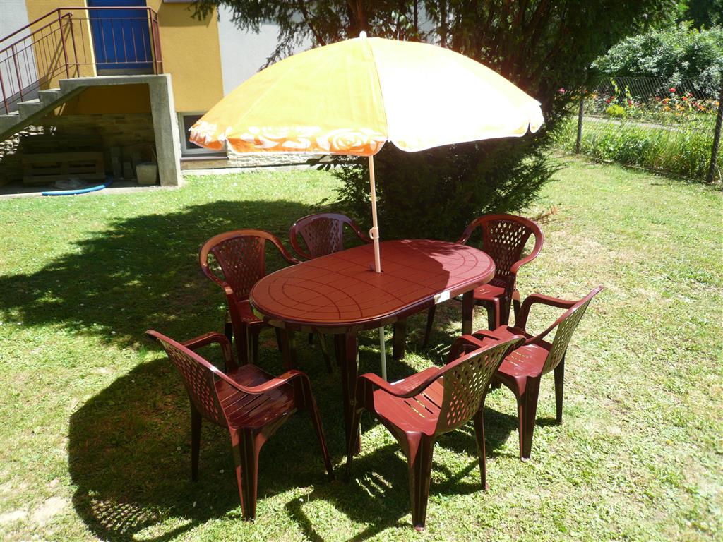 MEBLE ZESTAW OGRÓD 6+1 STÓŁ KRZESŁA PARASOL BORDO Producent OŁER