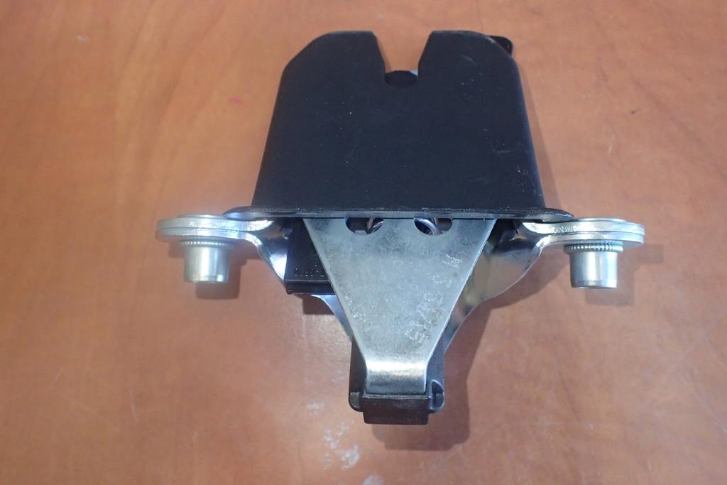 lock bonnet SKODA OCTAVIA II sedan 1Z5