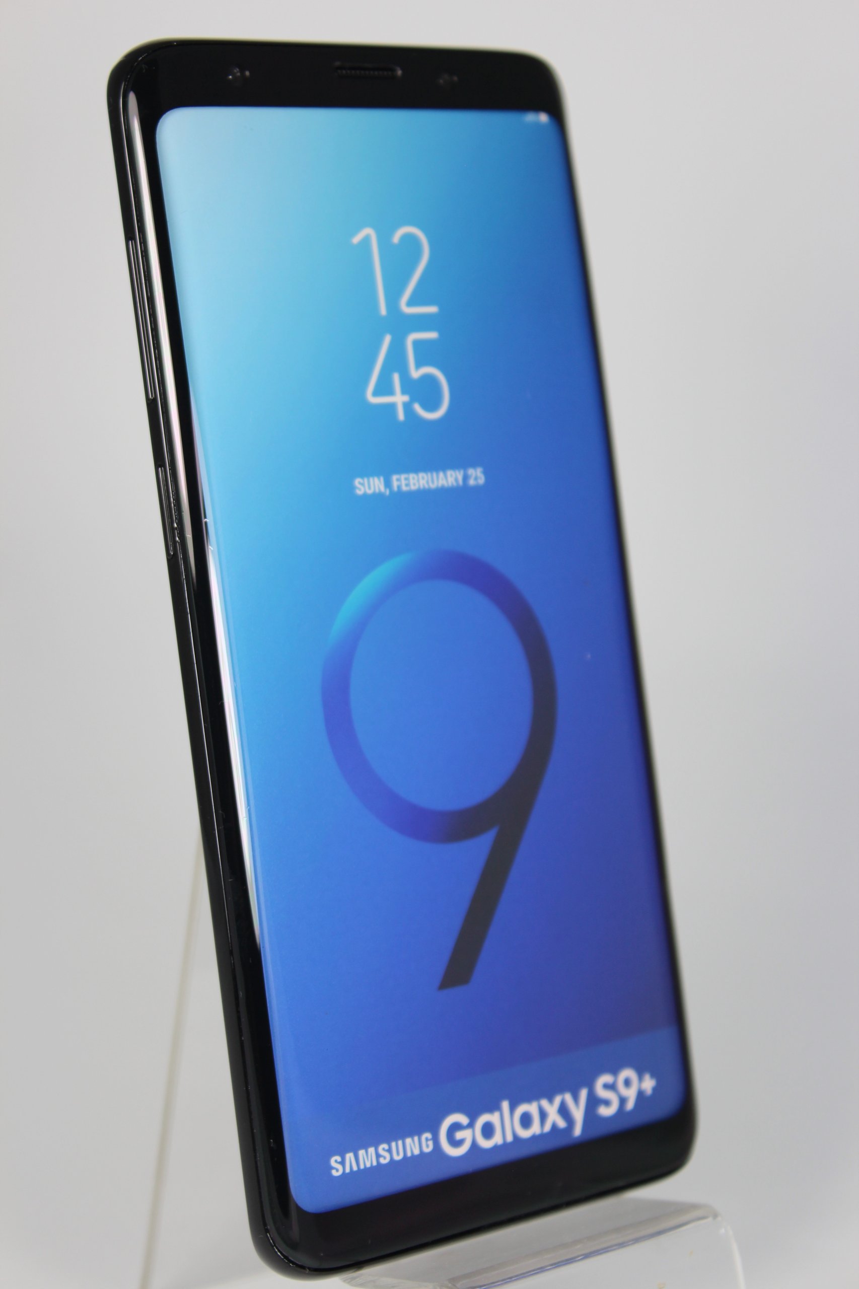 на виставці у виставковому центрі SAMSUNG S9+ G965 код виробника A131