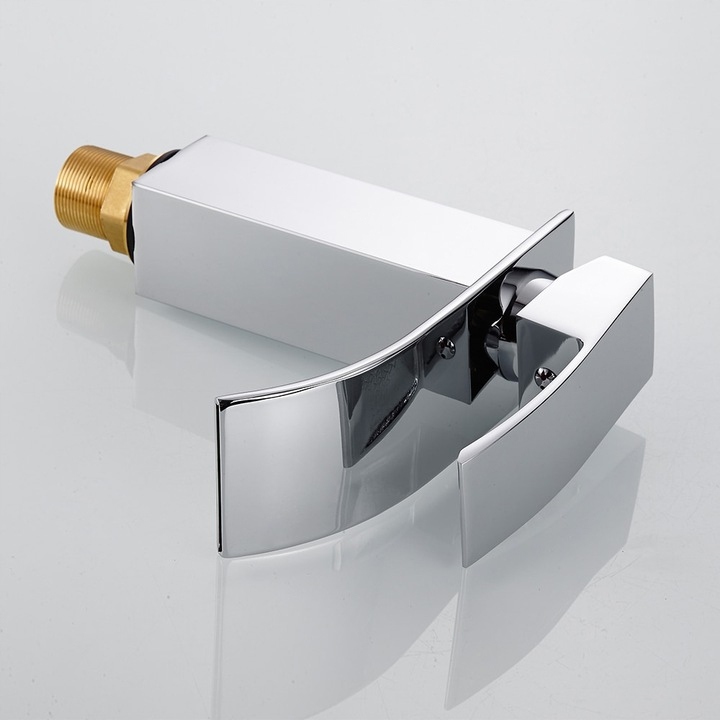 BATERIA UMYWALKOWA STOJĄCA KWADRATOWA WODOSPAD KASKADA NABLATOWA CHROM Rodzaj wylewki Stała