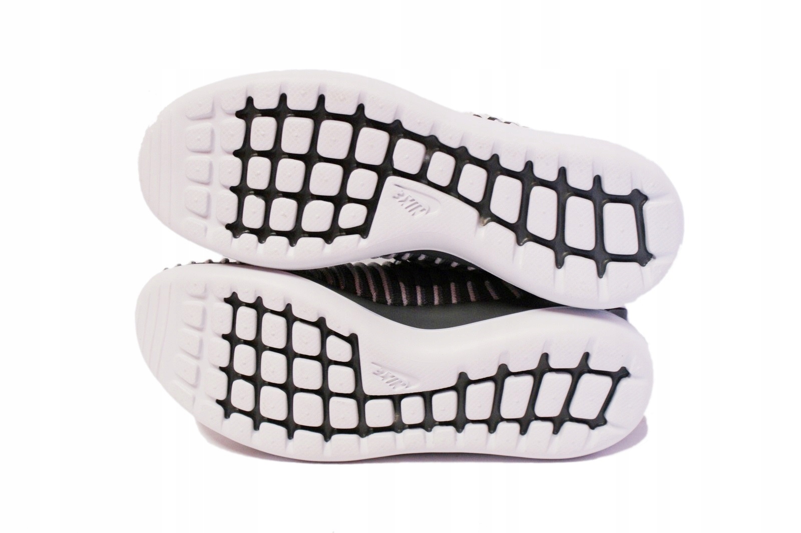 Buty WMNS Nike Roshe Two Flyknit 37,5 Model Roshe Two Flyknit