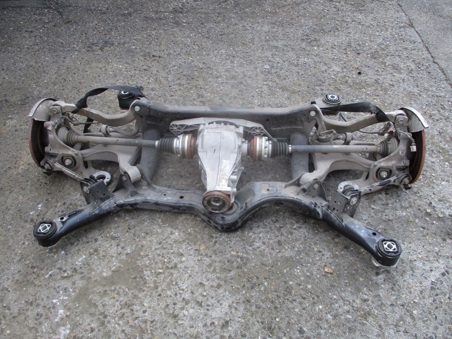 Zawieszenie tylne AUDI A6 4G0 2,0TDI 4X4 Producent części Audi OE