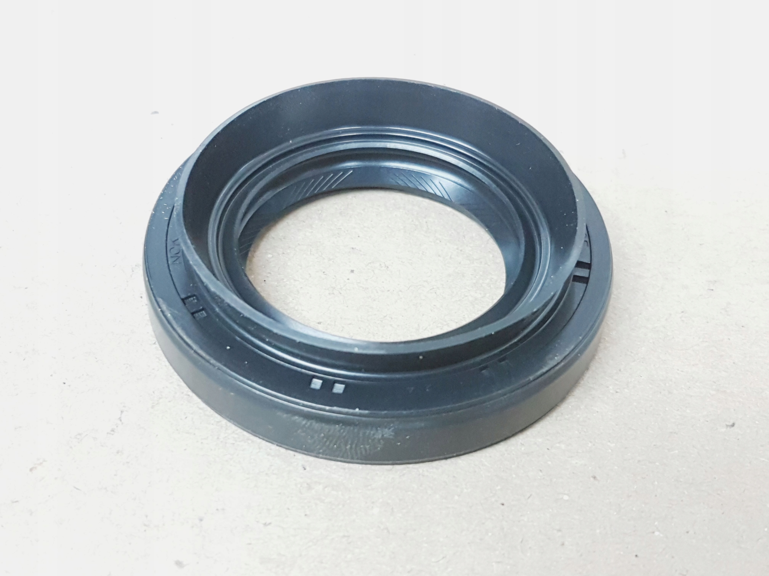 HIACE 98 06 SIMERING USZCZELNIACZ POLOSKA MOST Part manufacturer Toyota OE