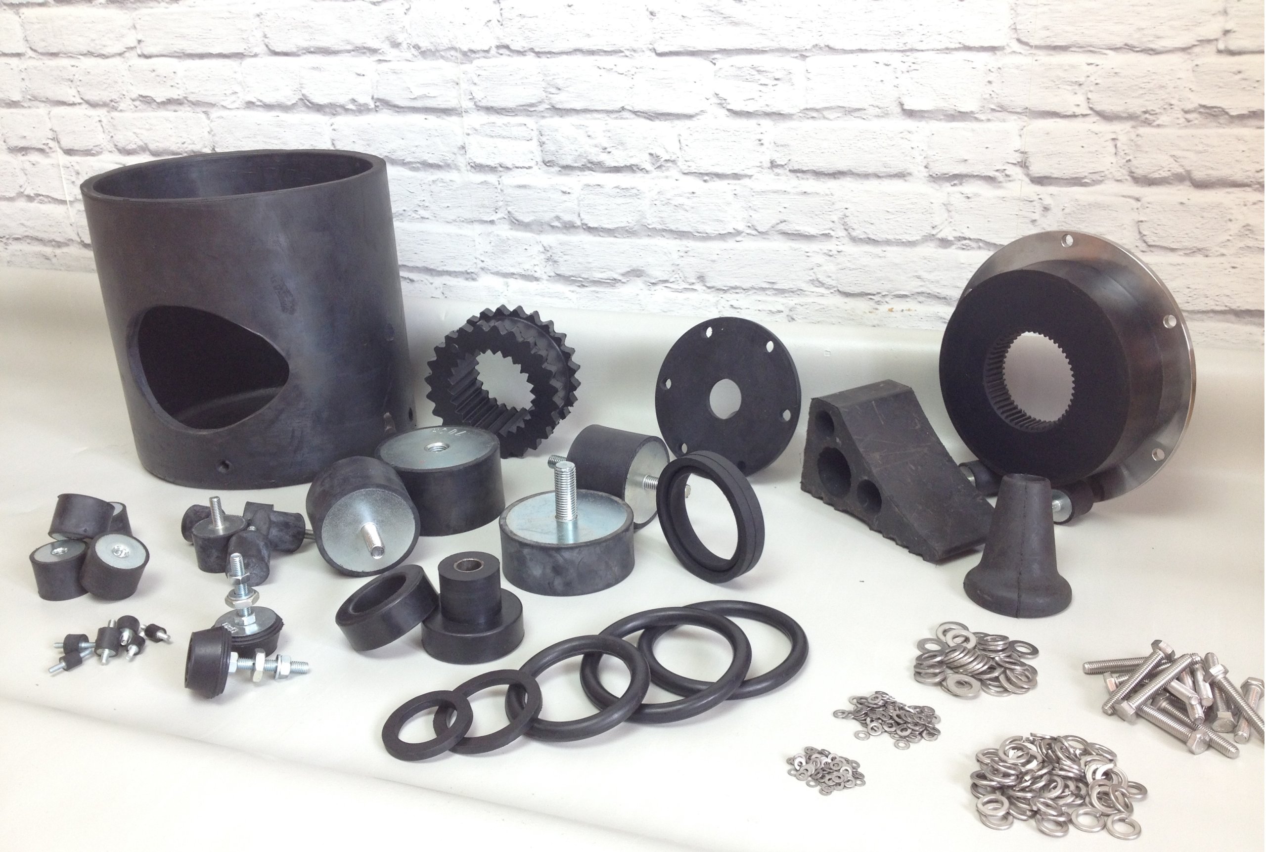 WIBROIZOLATOR 15x15 M5 poduszka gumowa amortyzator Wymiary 15x15 M5