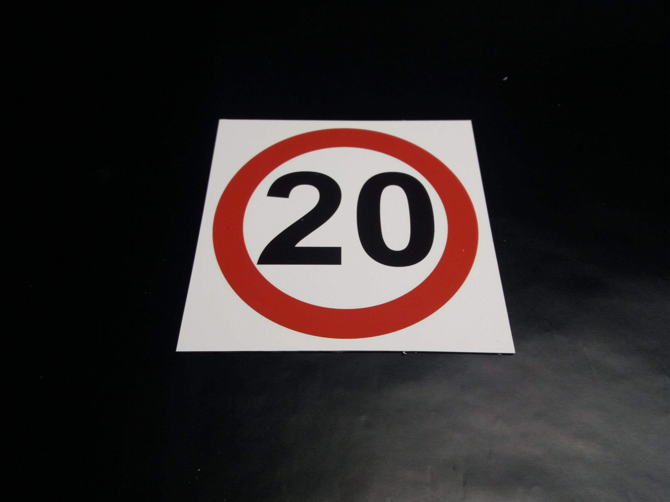 При каких случаях устанавливают знаки ограничения скорости. Знак ограничение скорости 3.24. Знак 20 км/ч. Знак ограничение скорости 20. Знак ограничения скорости 40 км/ч.