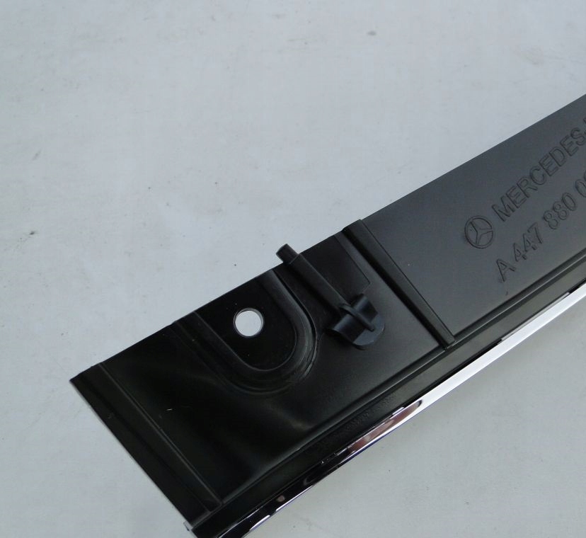 MERCEDES V KLASA W447 CHROM NA MASKE NAD GRILL Part number A447880XXXX CHROM