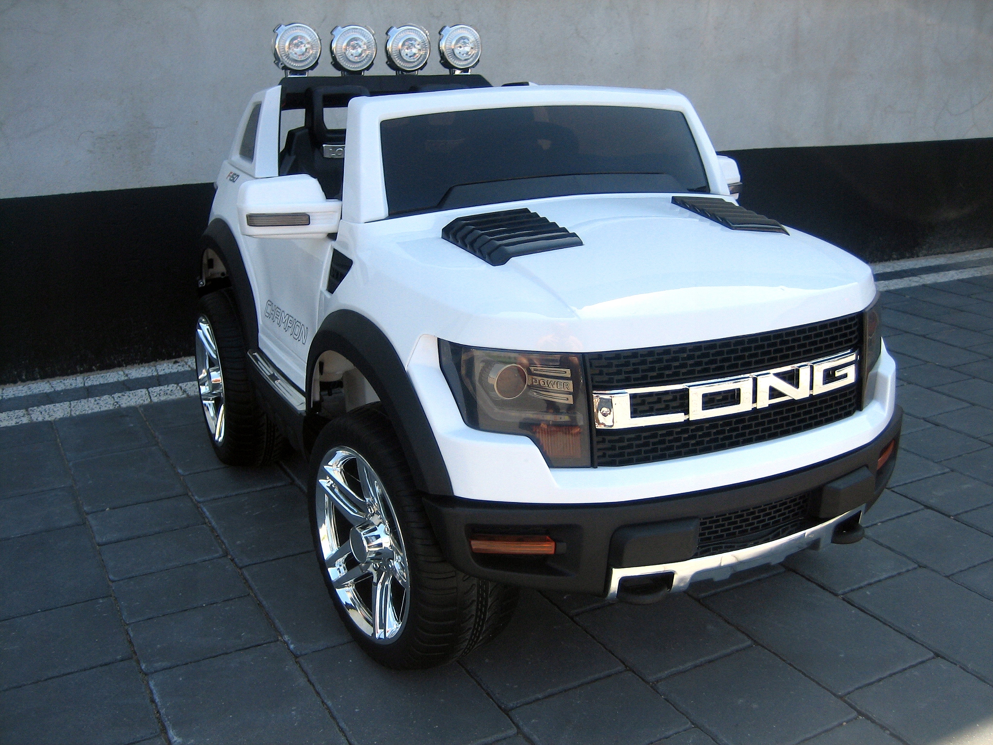 DWUOSOBOWY MASYWNY JEEP AUTO NA AKUMULATOR KOŁA EV Szerokość pojazdu 74 cm