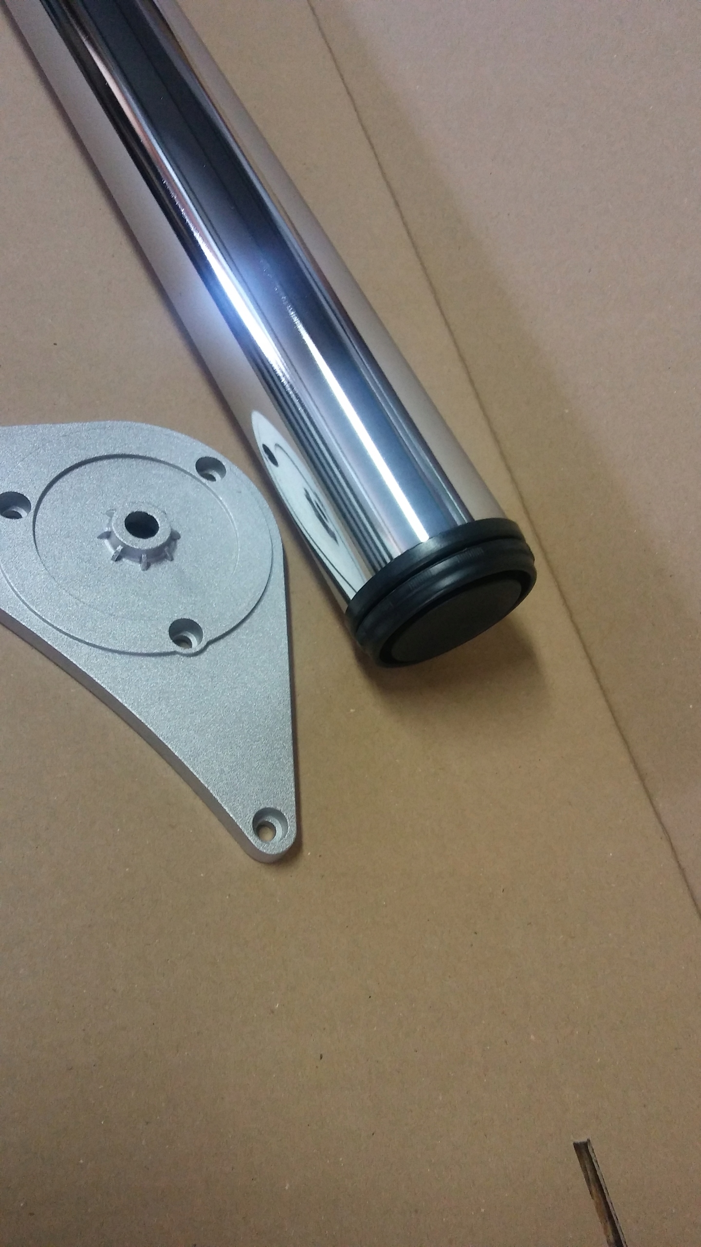 NOGA DO STOŁU REGULOWANA 60X710 mm CHROM +WKRĘTY Model DN-250