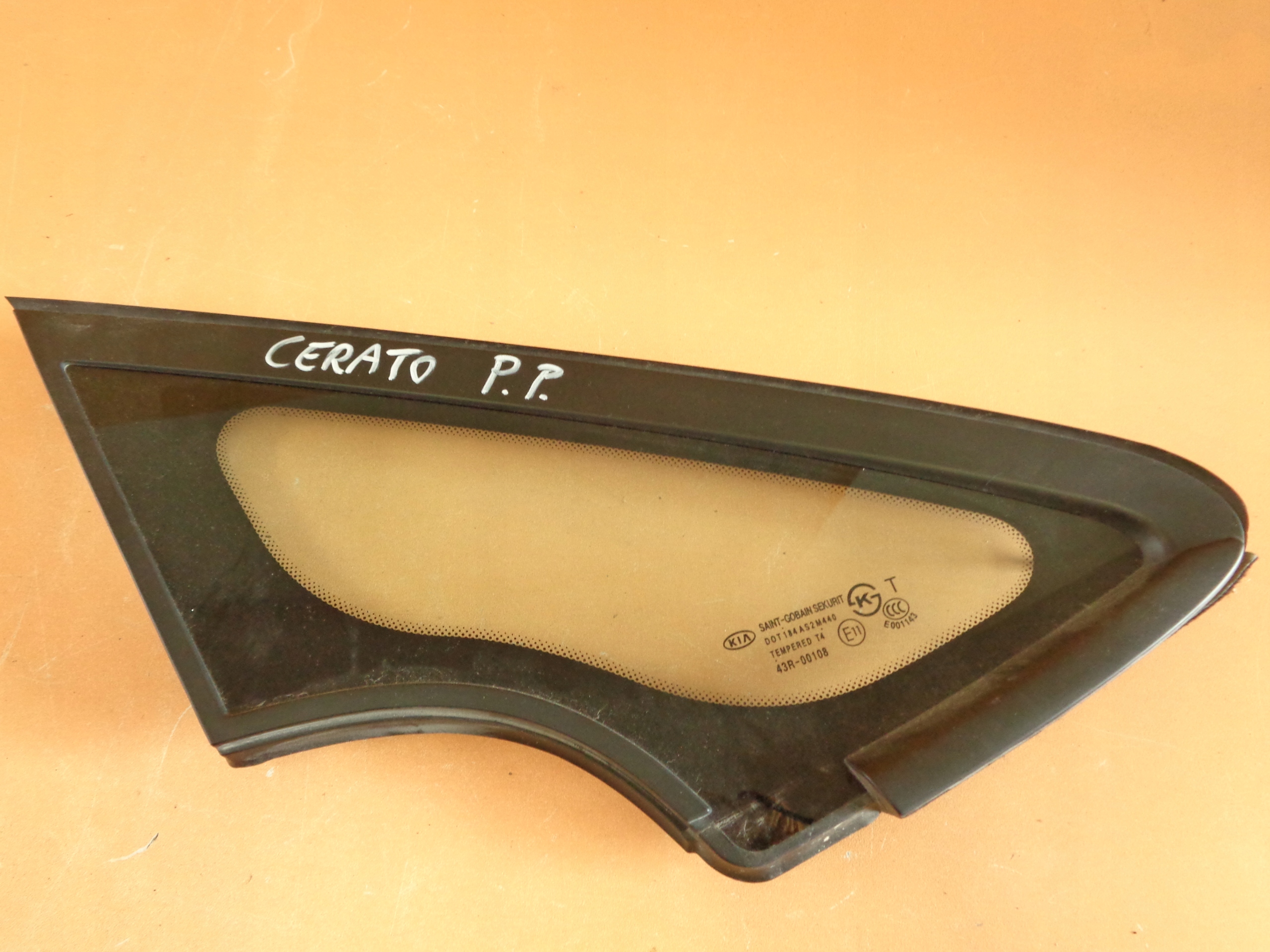 KIA CERATO FORTE Szyba przód prawa karoserii 15r.