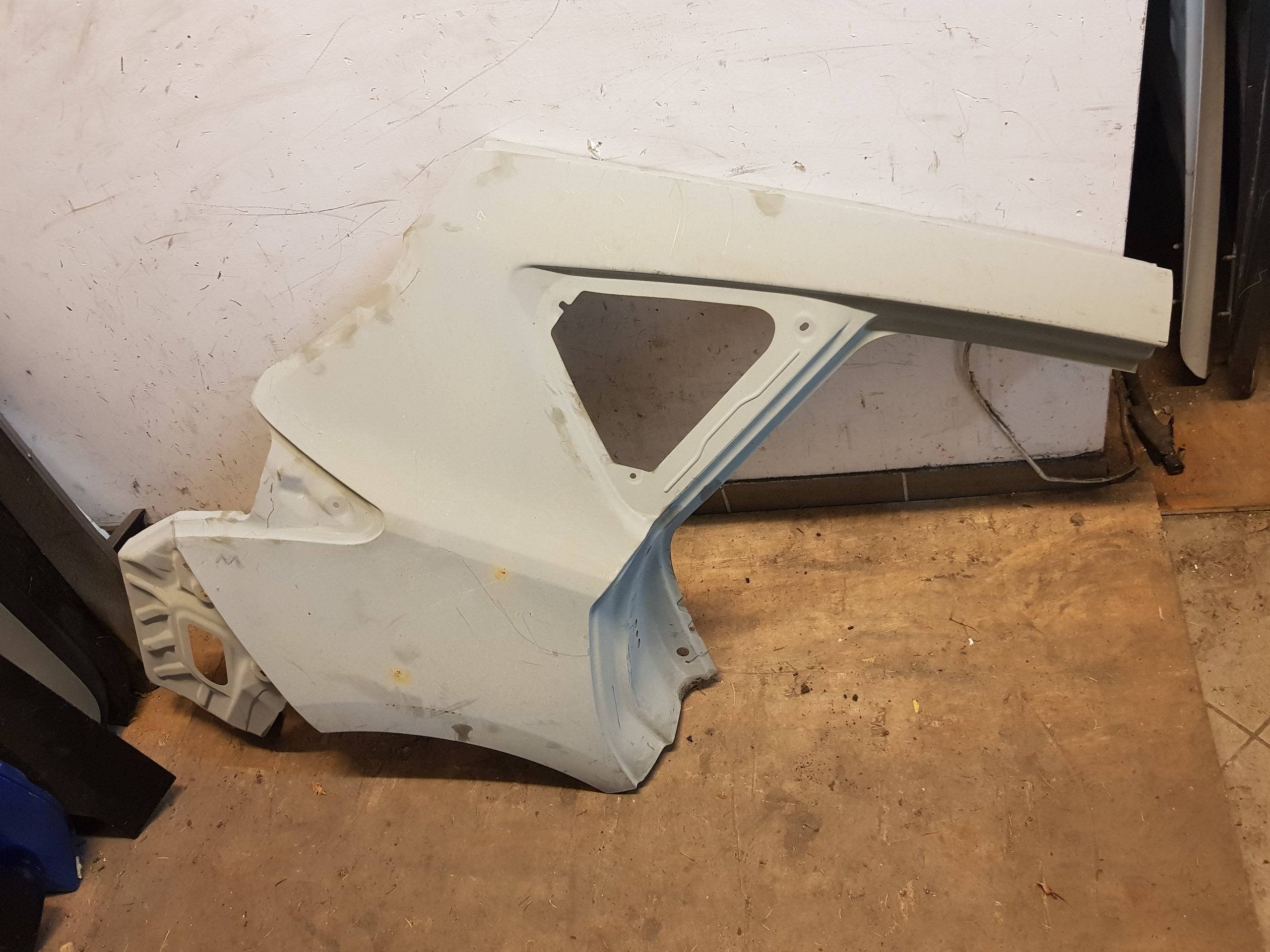 Toyota OE A61601-02371 крыло