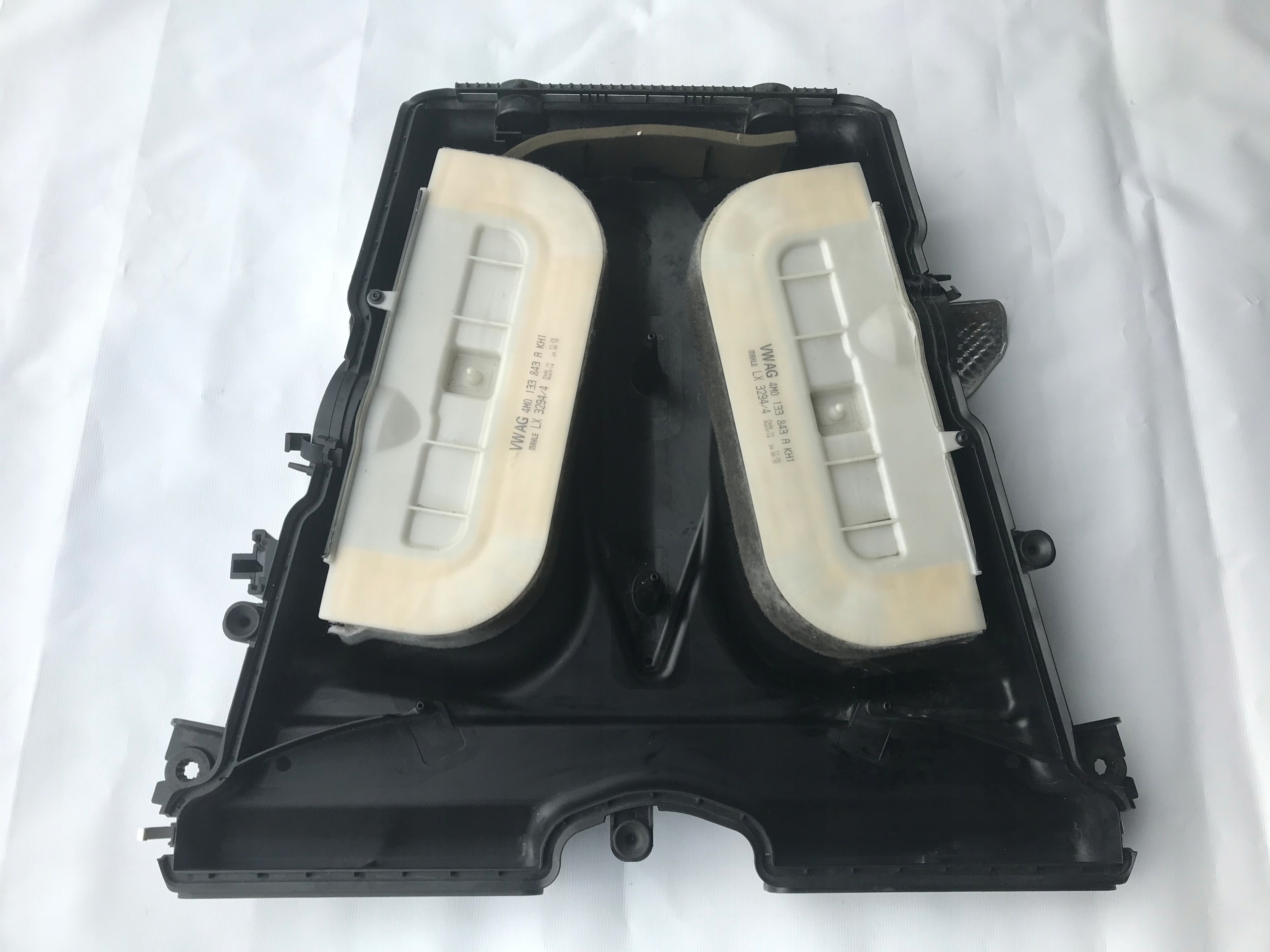 Audi OEm0133843a корпус фільтра повітря