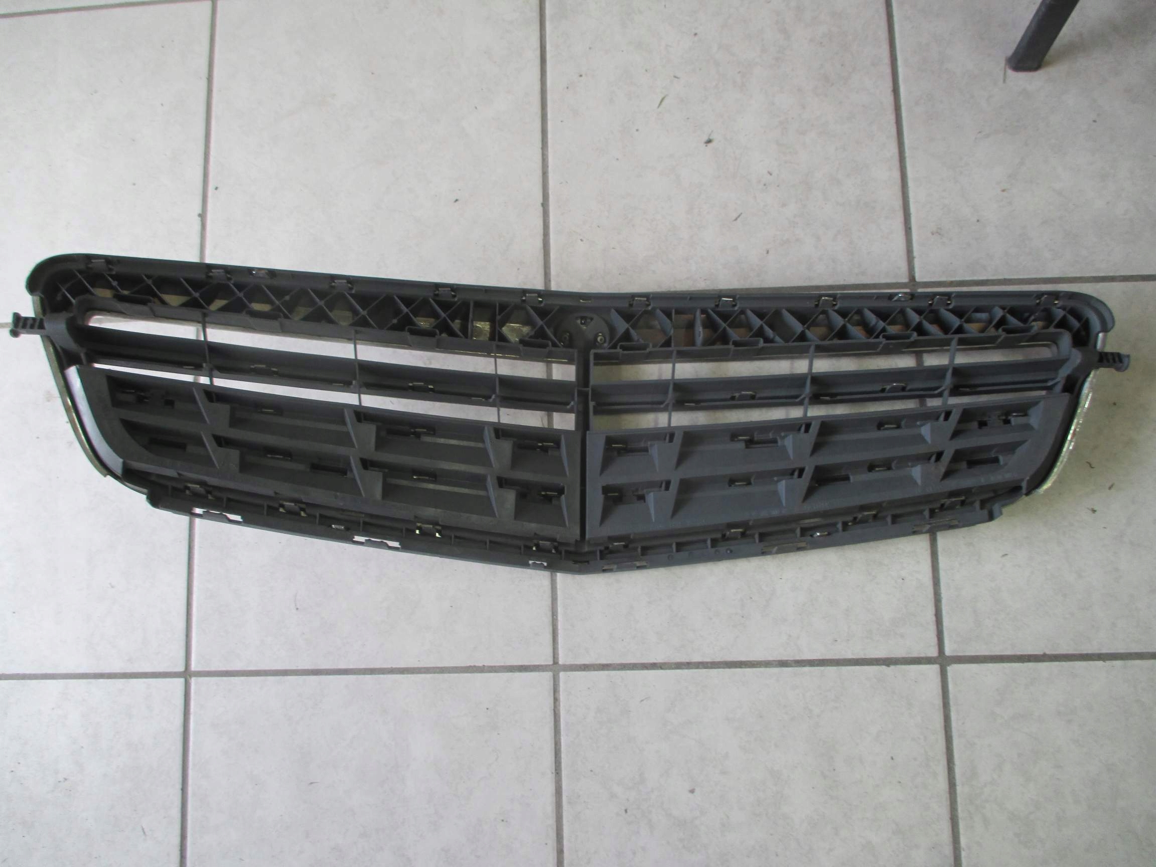 решетка радиатора MERCEDES W204 2007r->