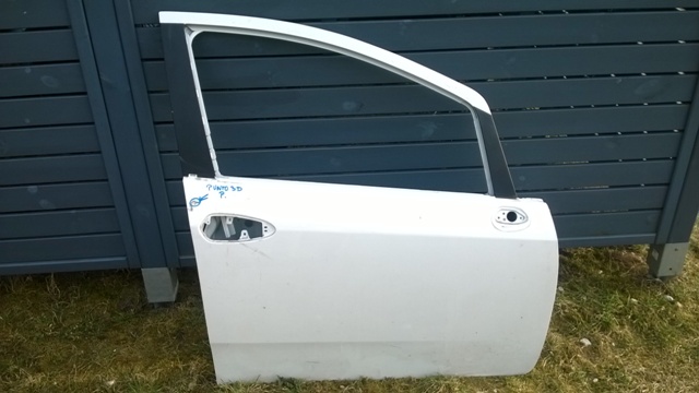 Fiat Punto prawe drzwi 3D białe