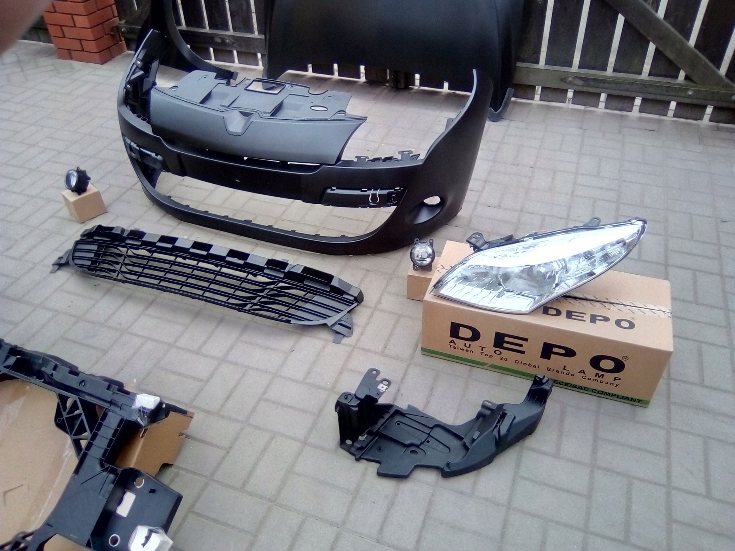RENAULT MEGANE III 2008 - MASKA + ZDERZAK + BELKA Producent części Polcar