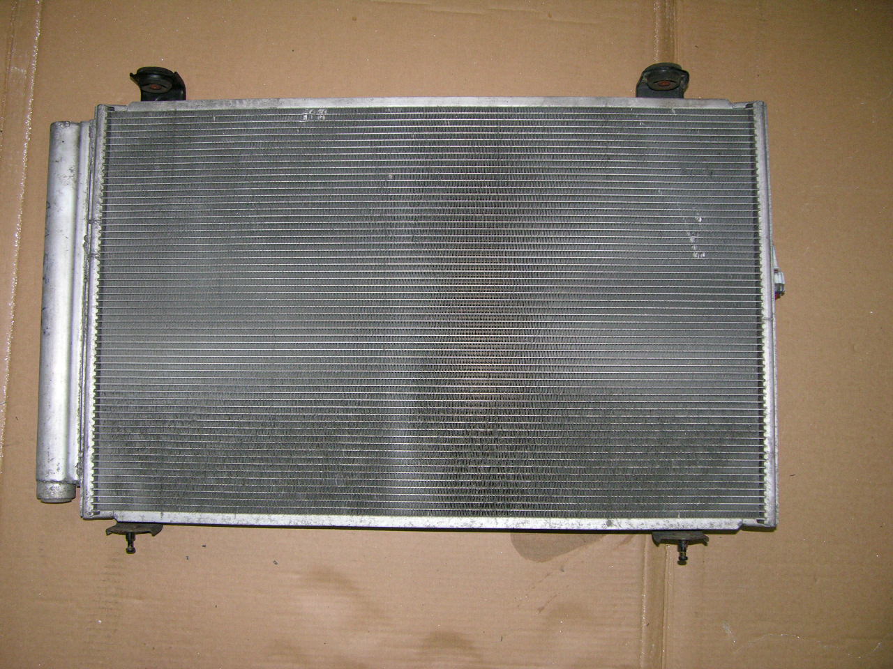 Toyota AVENSIS T25 03-05 радіатор кондиціонера