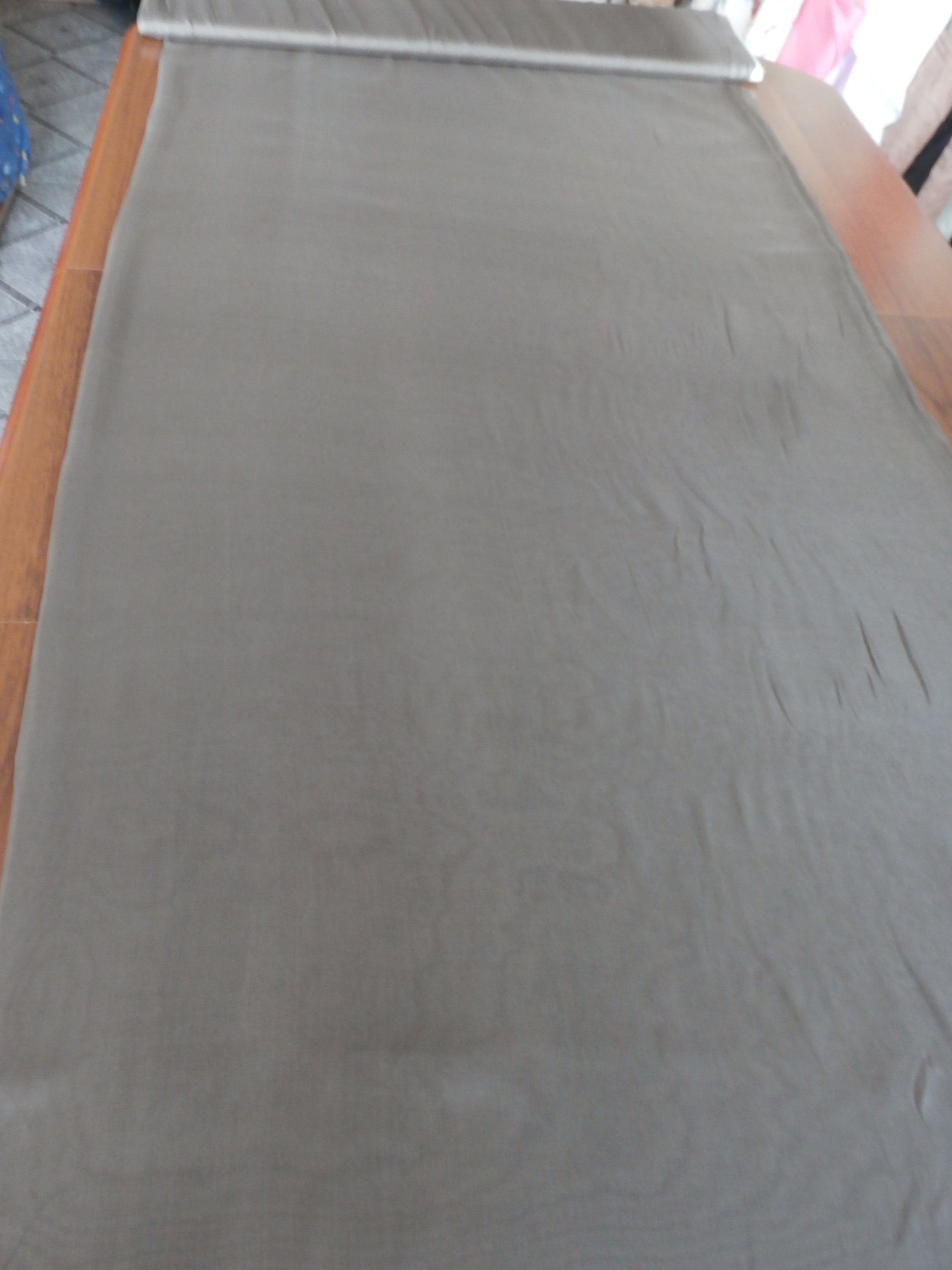 šedý hedvábný šifon