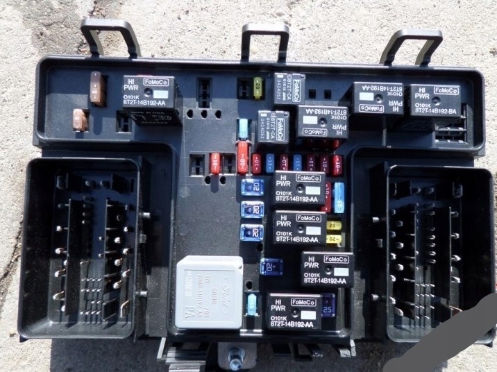 FORD MONDEO MK 5 2015 R SKRZYNKA BEZPIECZNIKÓW