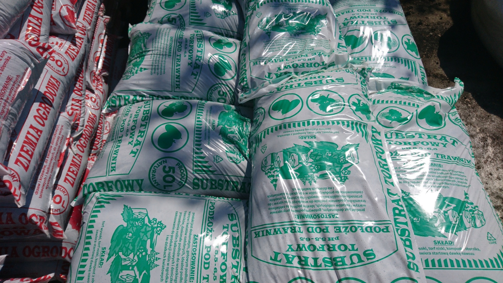 Substrat torfowy TANIO Podłoże pod trawnik ziemia Marka inna