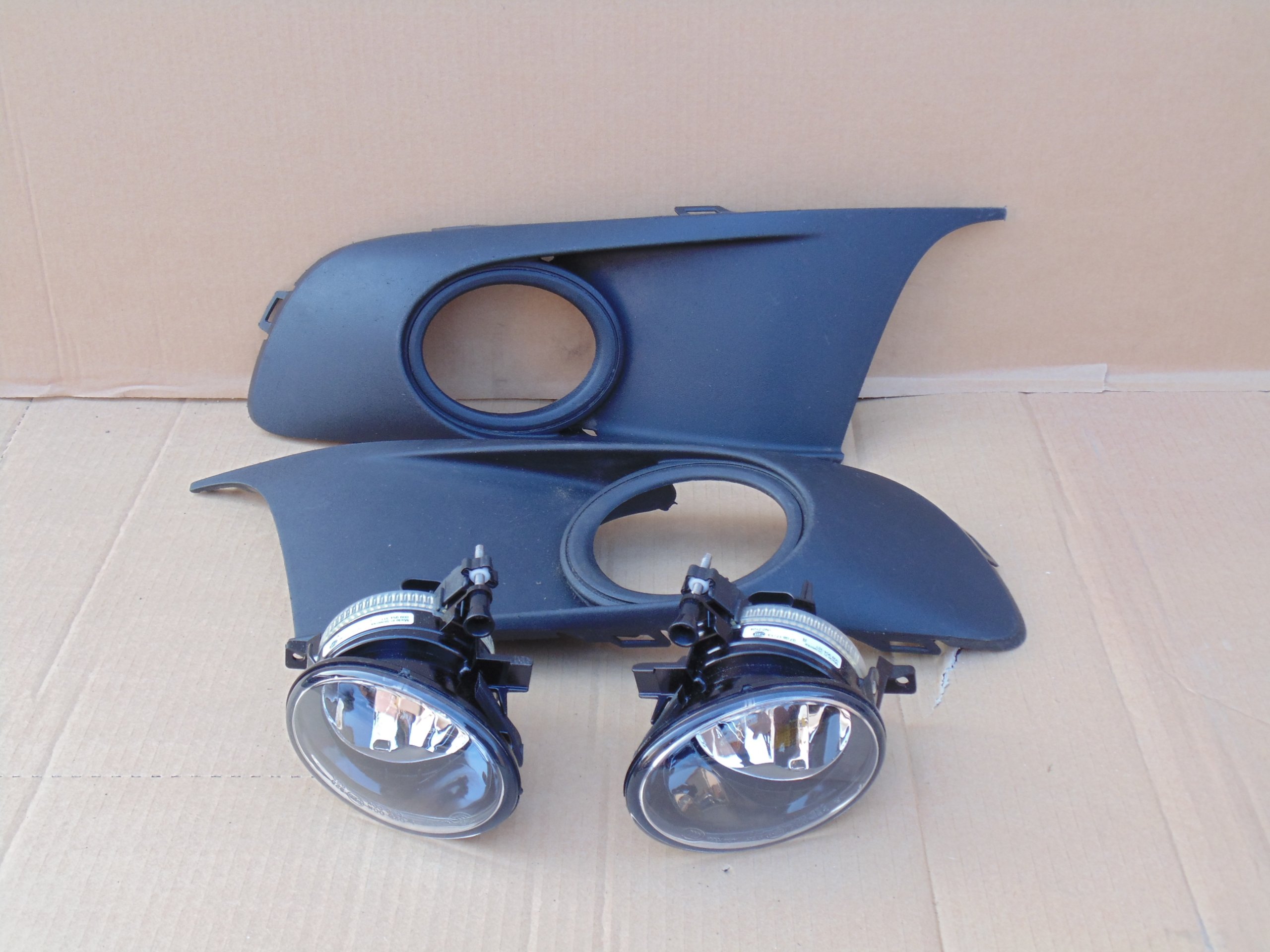 CO951527-3-4 - Решітка галогенна VW Touran 1T0 2010-HELLA