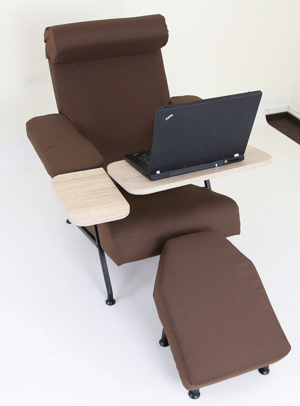 стол для ноутбука и стул