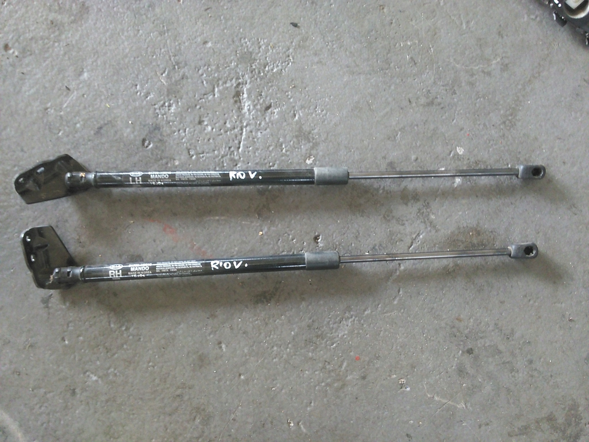 KIA RIO IV В 2017- ПРИВОДЫ ТЕЛЕСКОПЫ КРЫШКИ ЗАД.