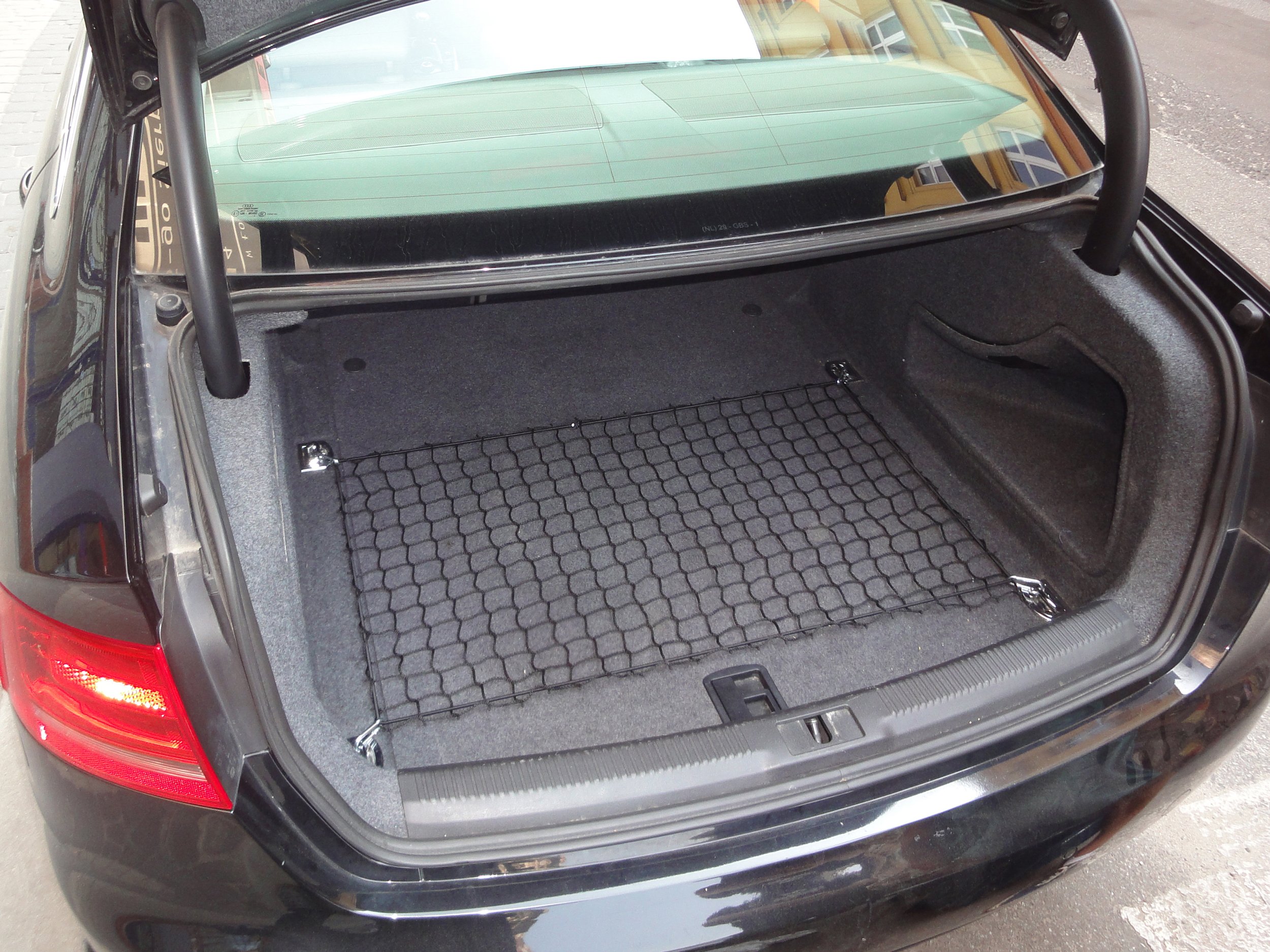 SIATKA DO BAGAŻNIKA AUDI A4 B8 SEDAN 2007-2015 Rodzaj siatki