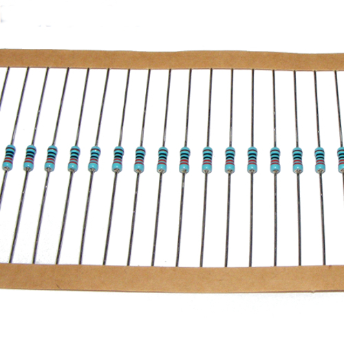 

Rezystor opornik met 0.5W 20Kohm 1% x25